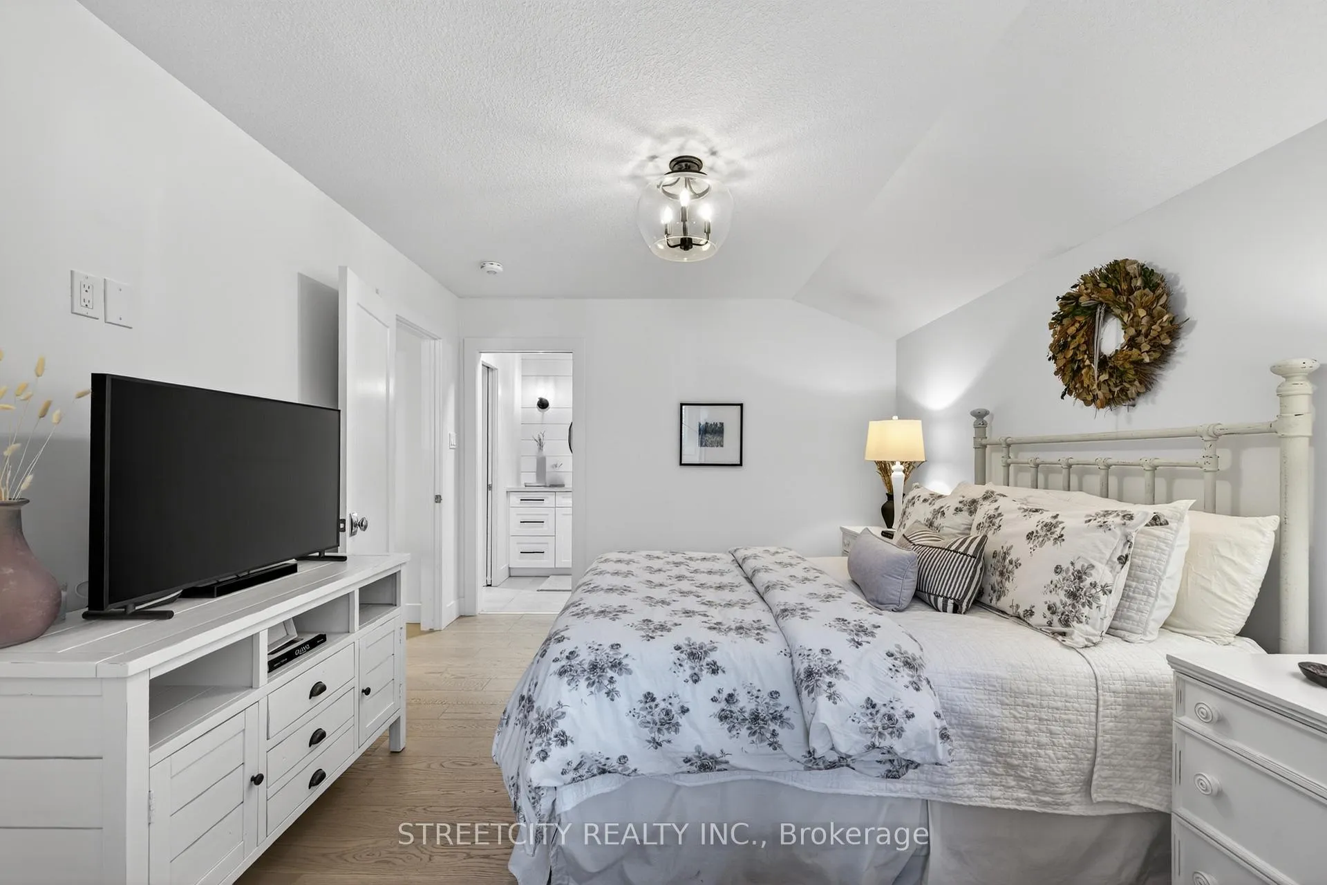 Photo 38 of 3331 Regiment Road, London, South V — HOMEH