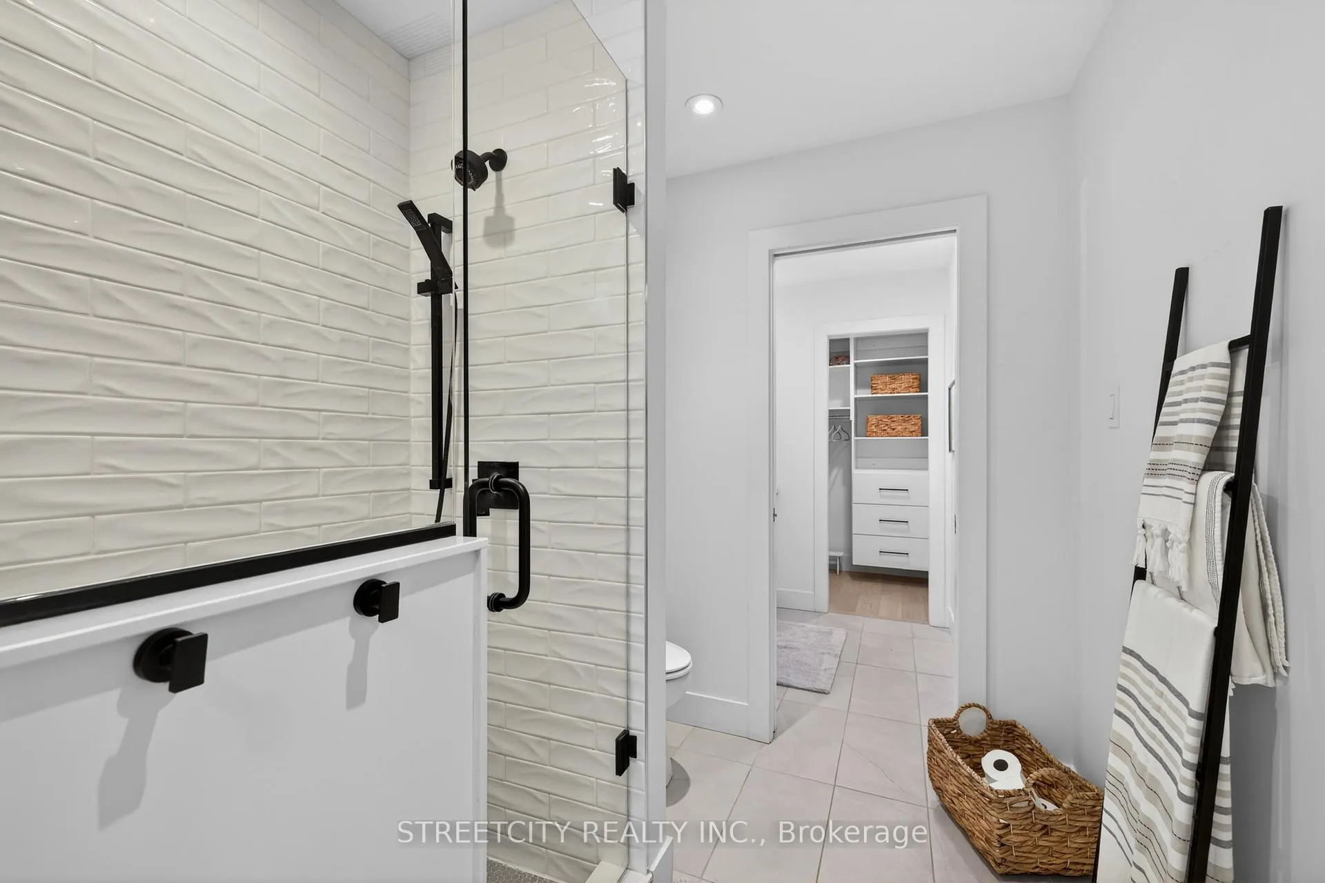 Photo 40 of 3331 Regiment Road, London, South V — HOMEH