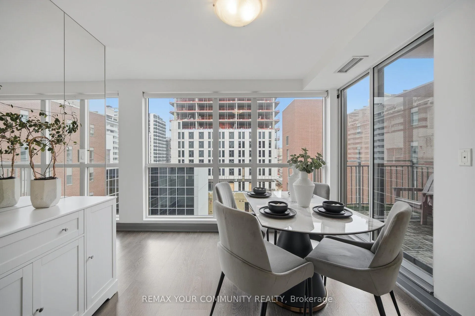 Photo 9 of Unit PH1114, 18 Merton Street, Toronto, Mount Pleasant West — HOMEH