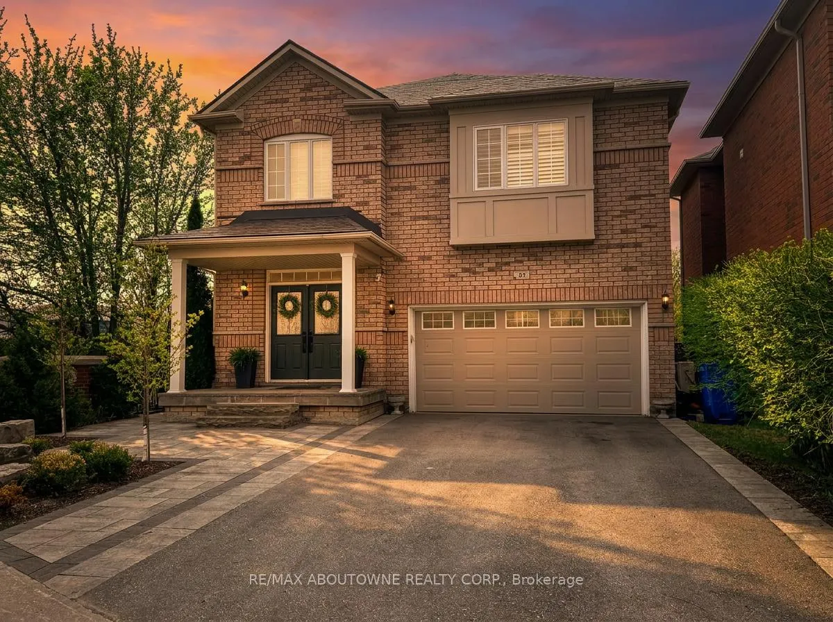 Photo 1 of 85 Earl Stewart Drive, Aurora, Bayview Wellington — HOMEH