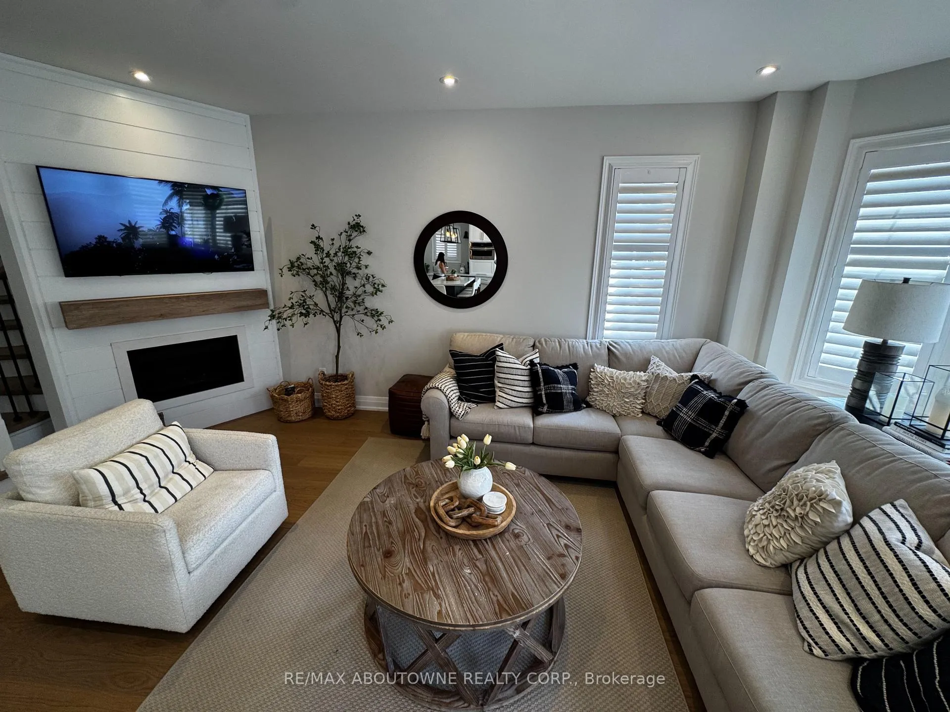 Photo 5 of 85 Earl Stewart Drive, Aurora, Bayview Wellington — HOMEH