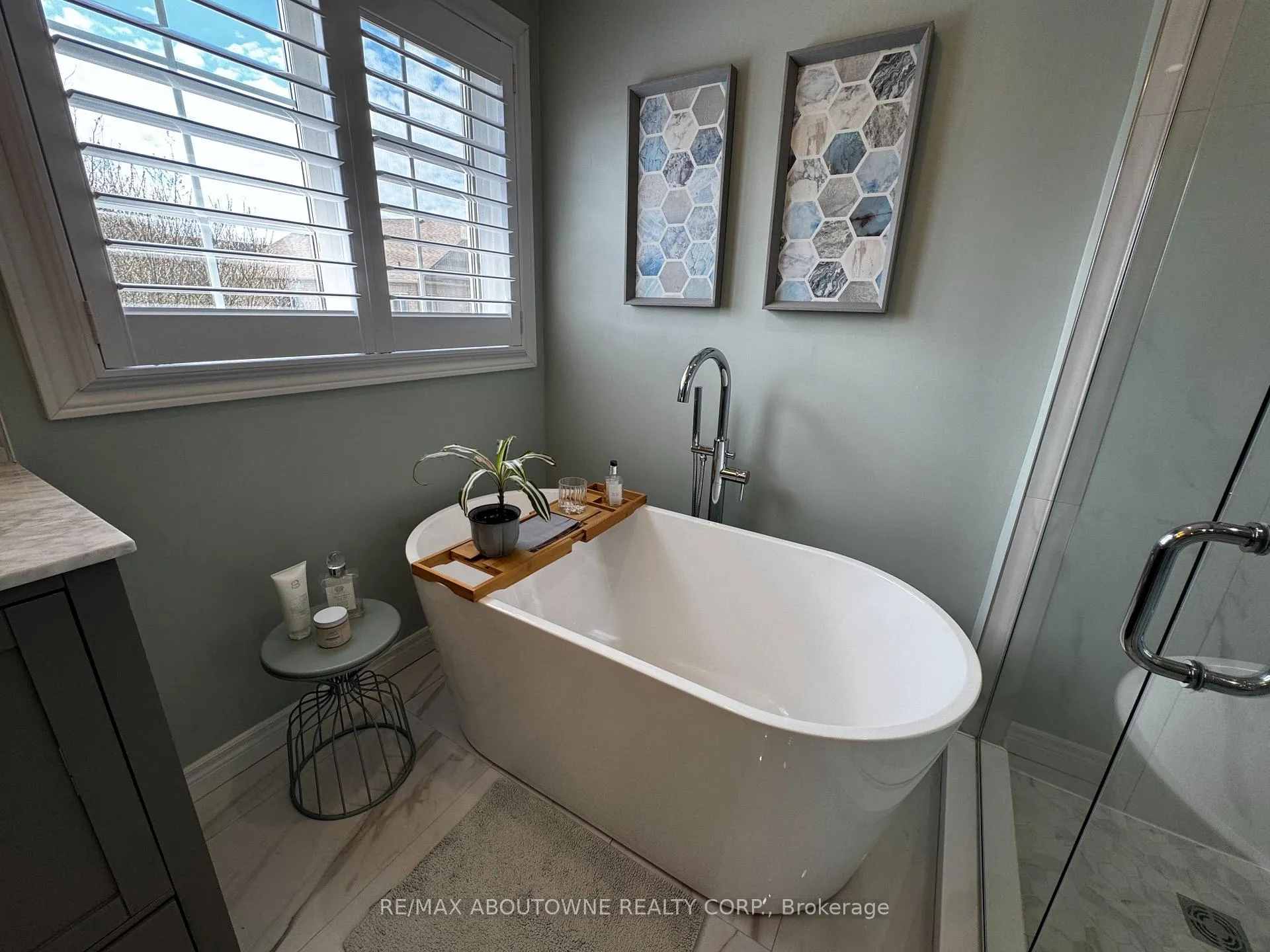 Photo 9 of 85 Earl Stewart Drive, Aurora, Bayview Wellington — HOMEH