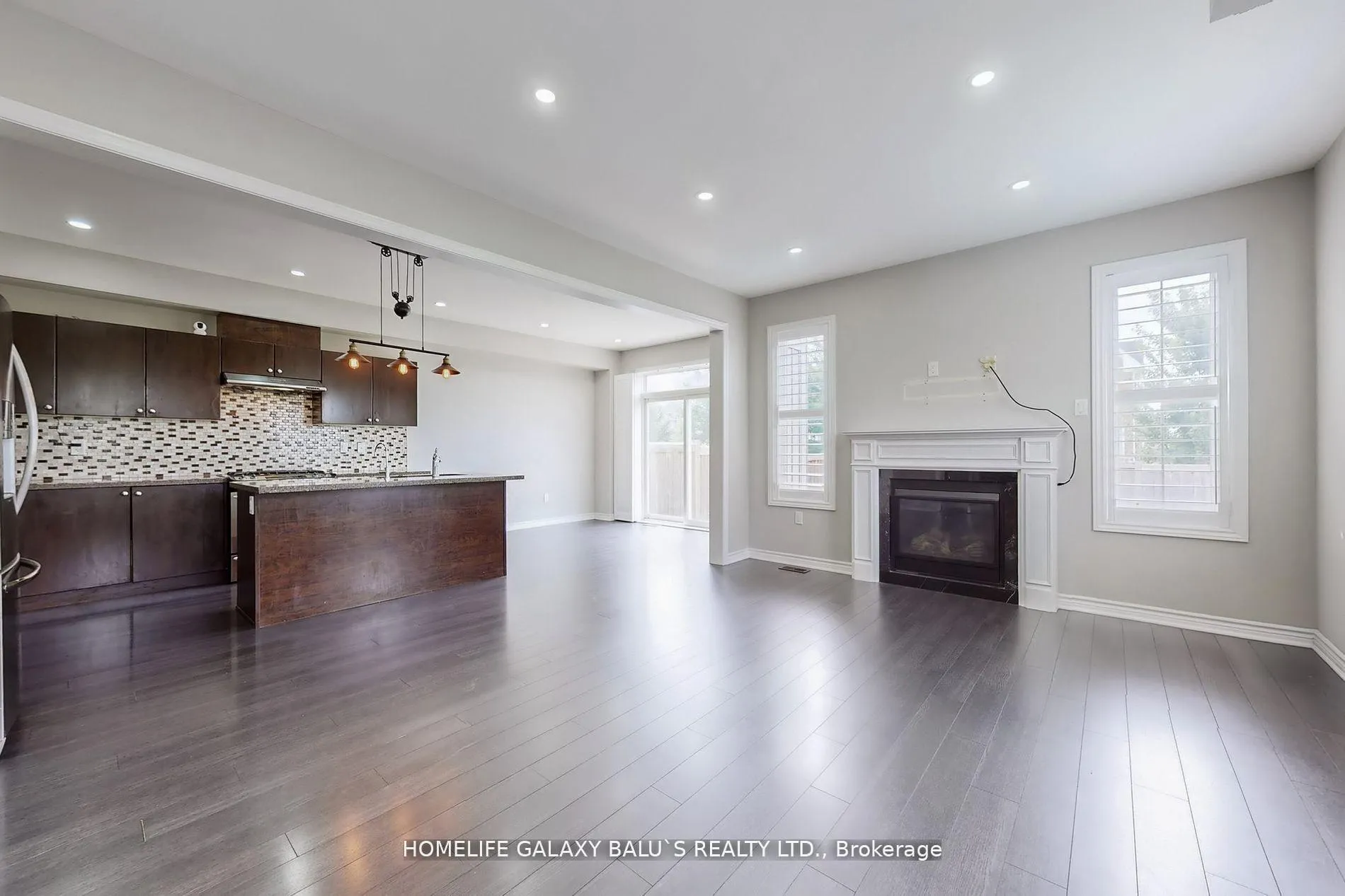 Photo 4 of Unit Main, 1 Lambdon Way, Whitby, Brooklin — HOMEH