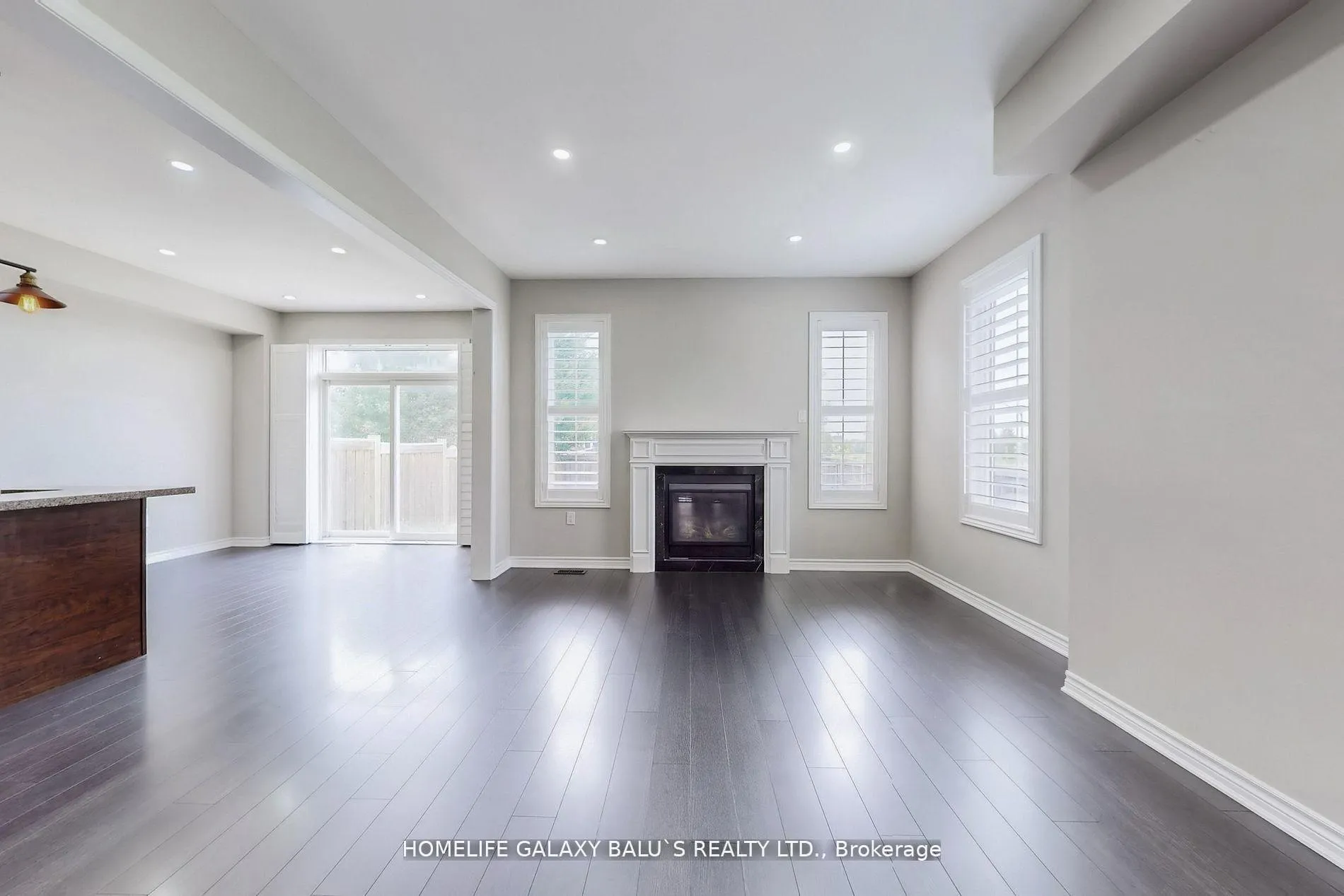 Photo 5 of Unit Main, 1 Lambdon Way, Whitby, Brooklin — HOMEH