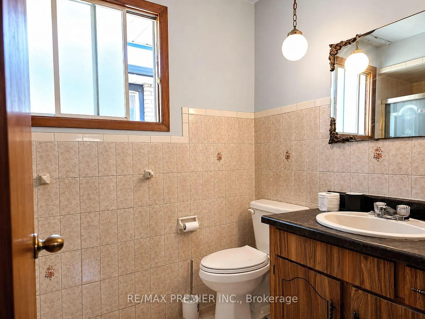 Photo 13 of 253 Solomon Crescent, Hamilton, Trenholme — HOMEH