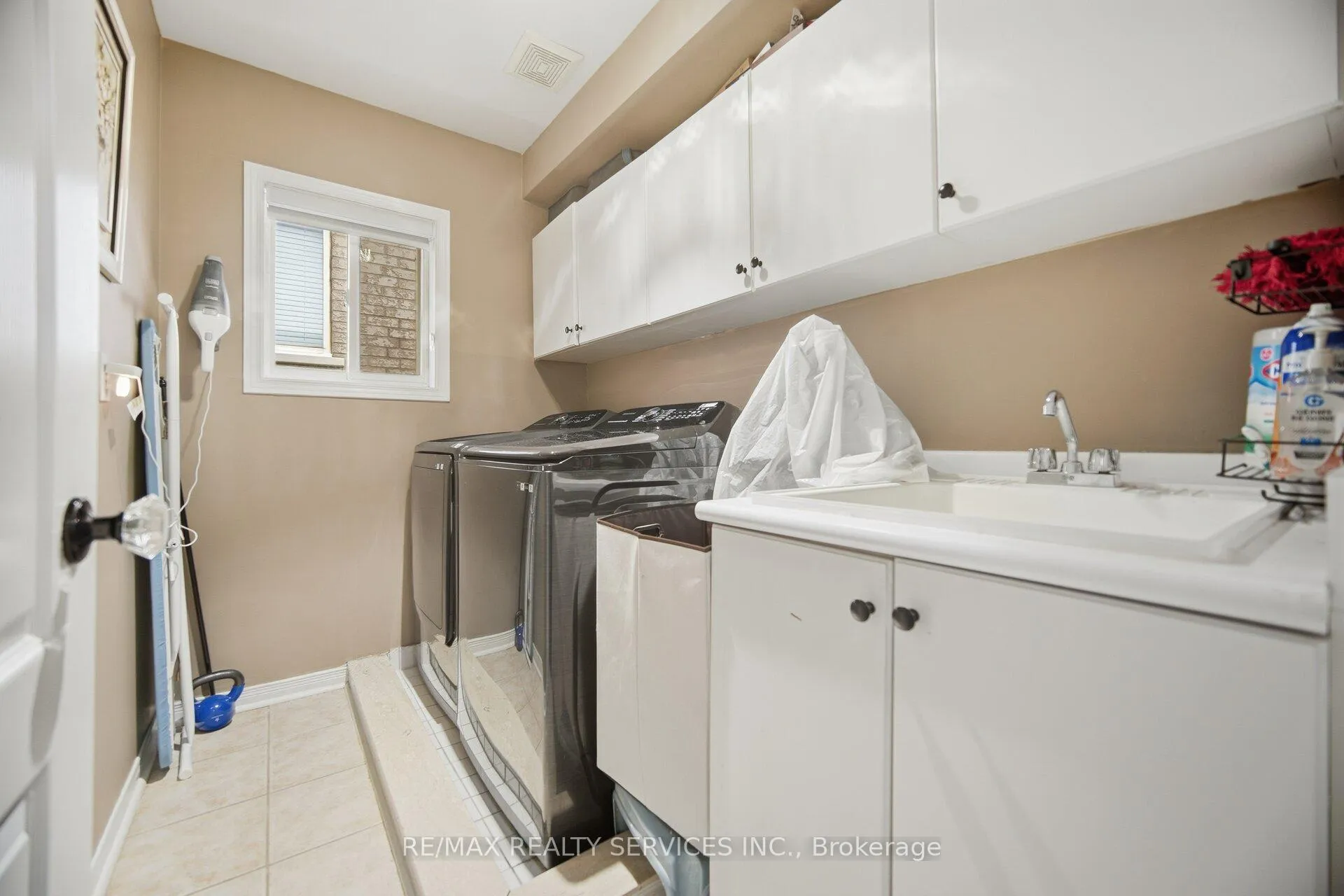 Photo 34 of 47 Newark Way, Brampton, Fletcher's Meadow — HOMEH