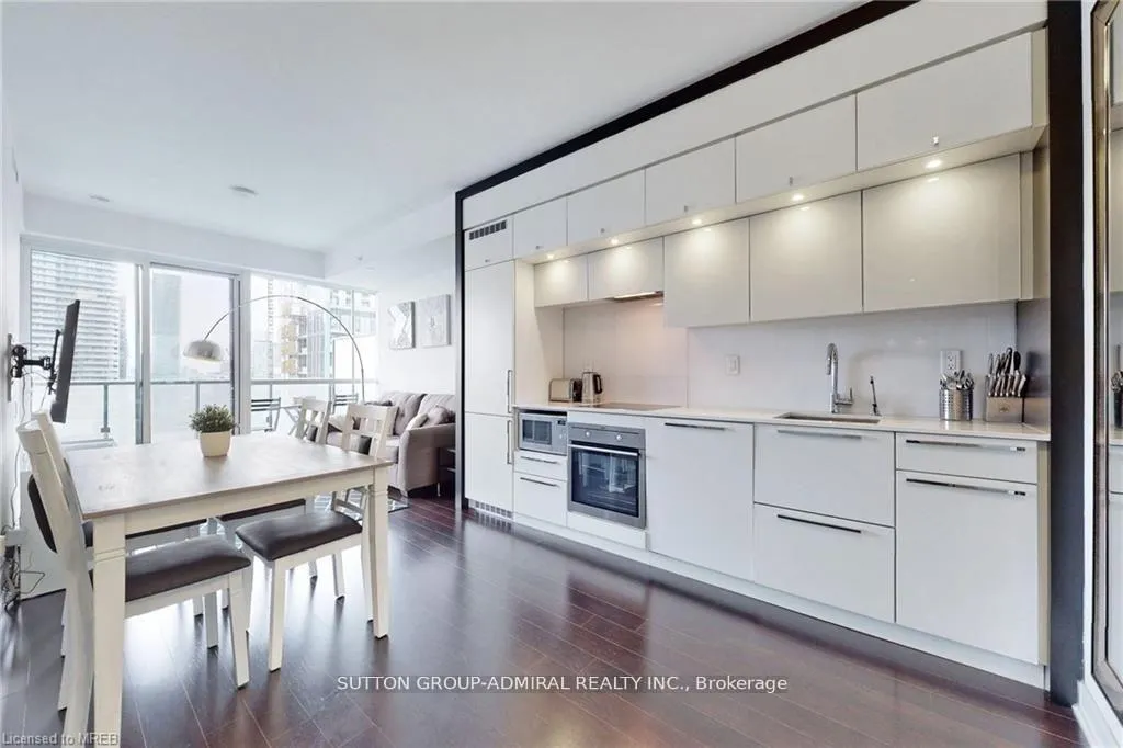 Front of Unit 3706, 15 Grenville Street