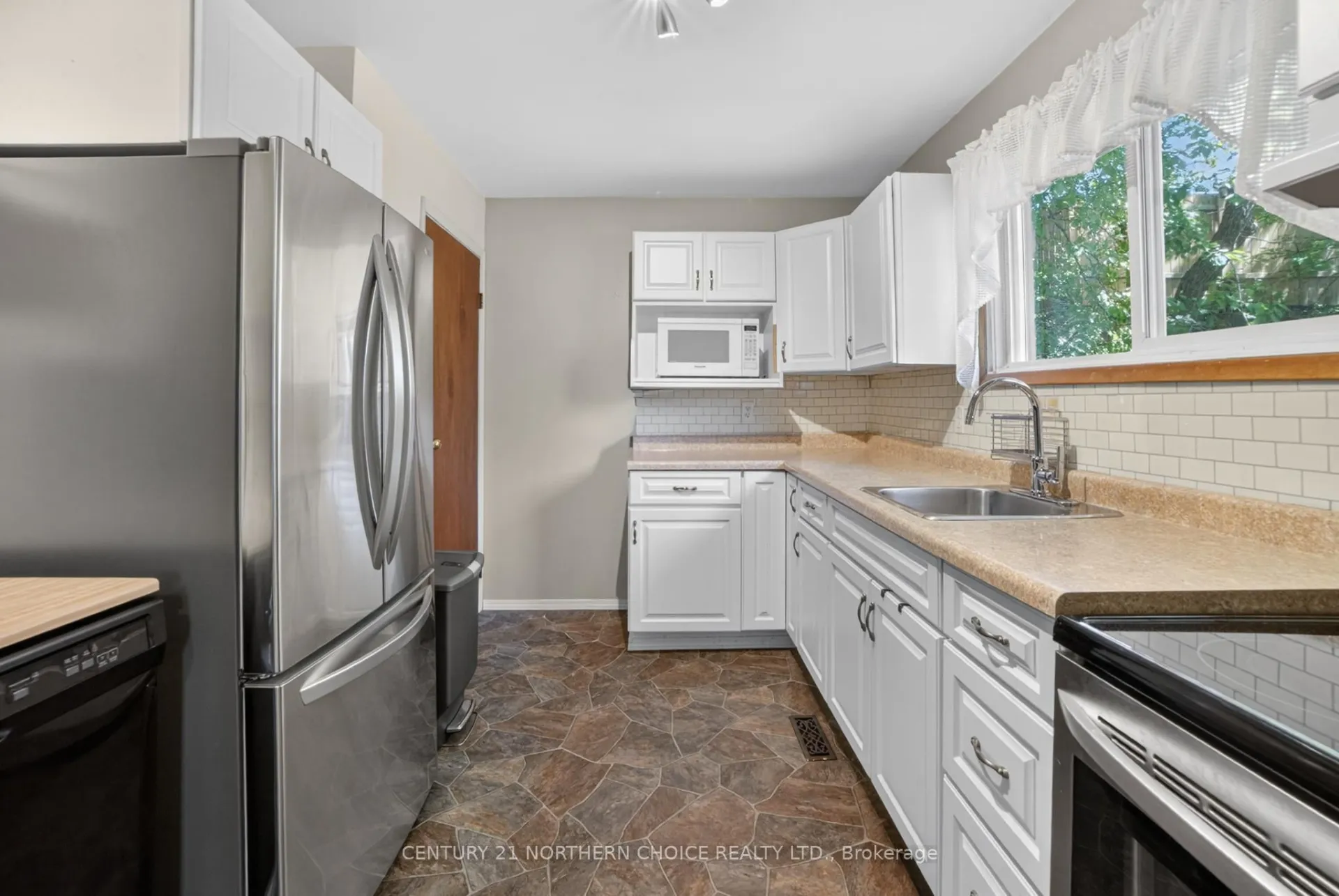 Photo 9 of 306 Fourth Street North, Kenora, North End — HOMEH