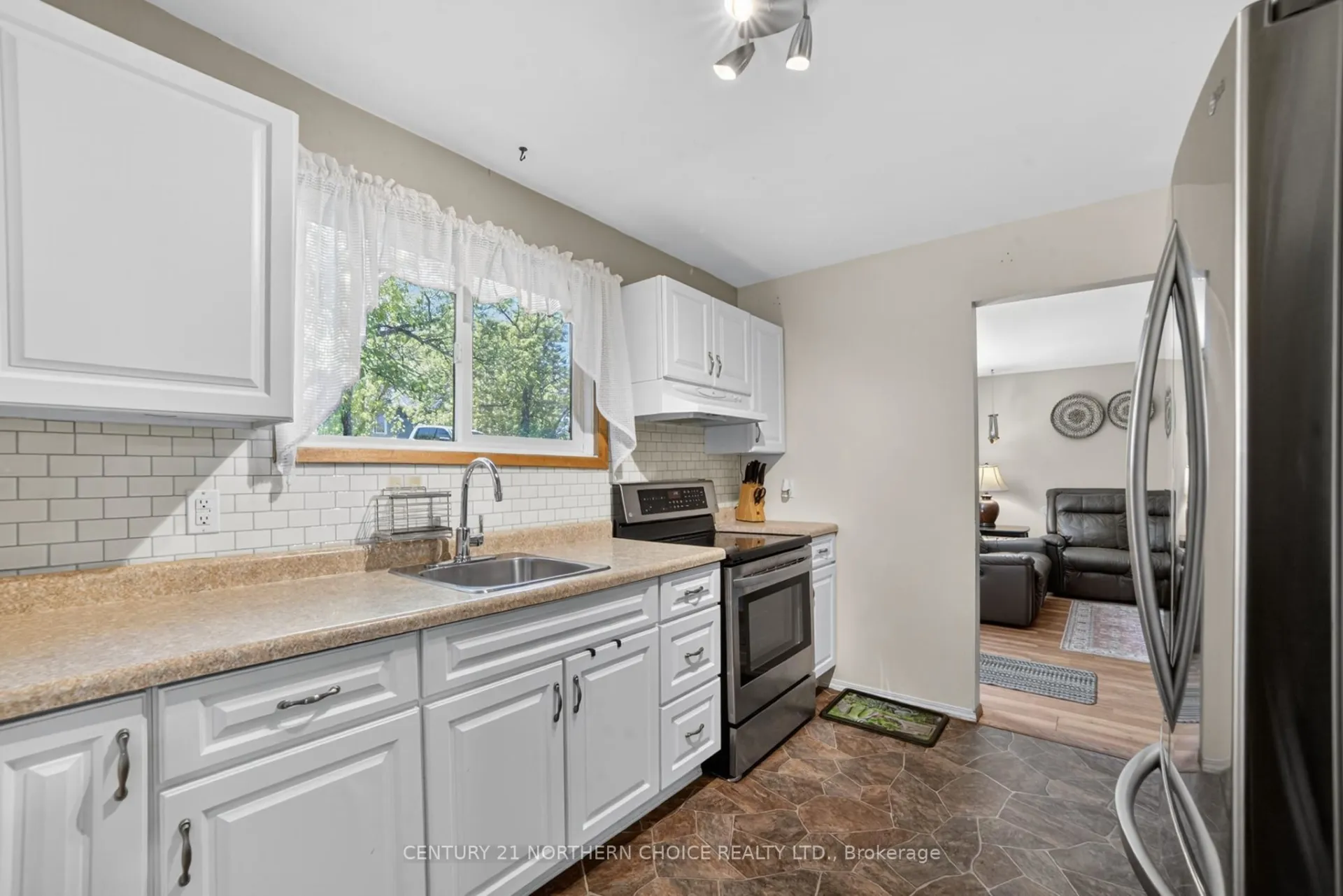 Photo 11 of 306 Fourth Street North, Kenora, North End — HOMEH