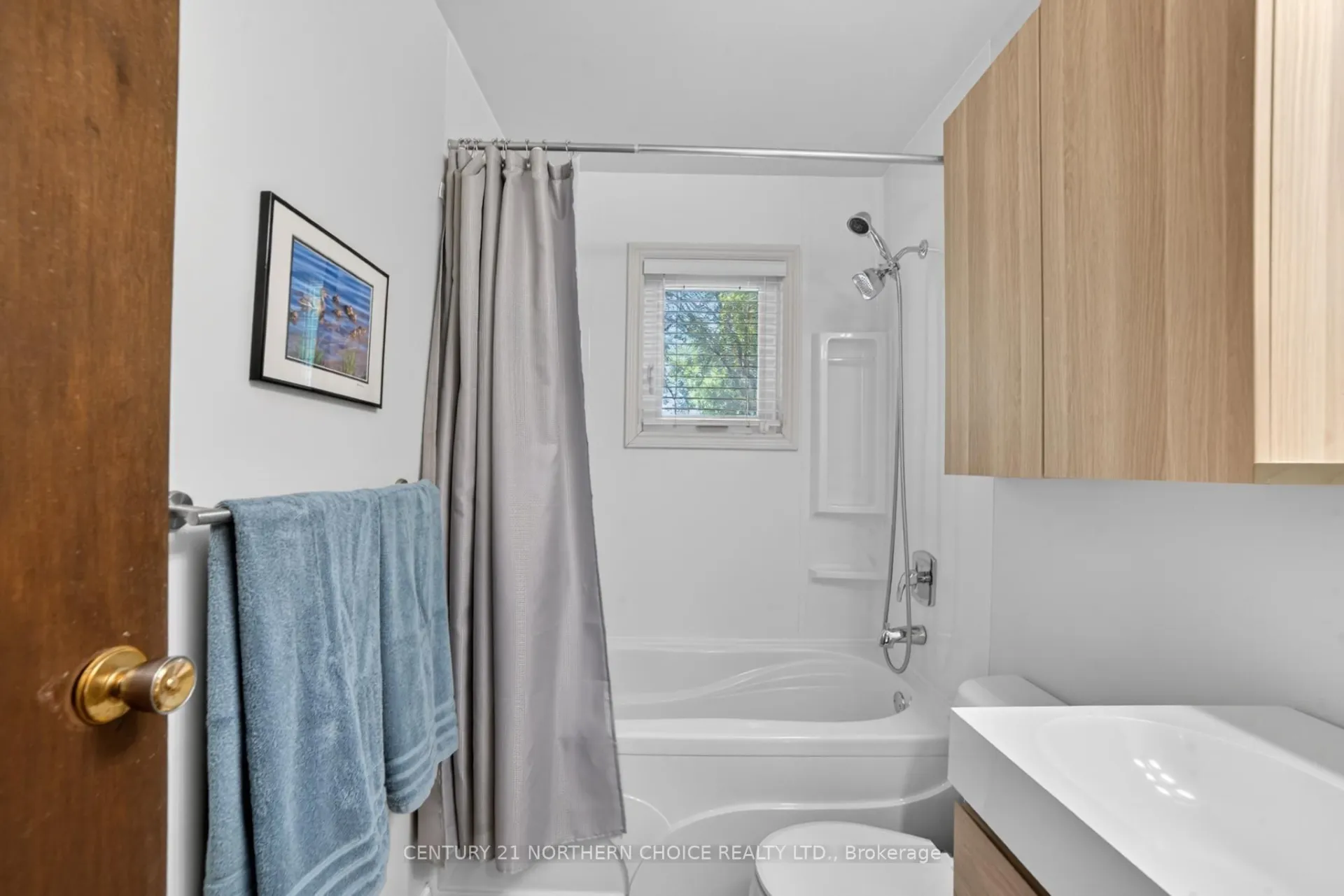 Photo 17 of 306 Fourth Street North, Kenora, North End — HOMEH