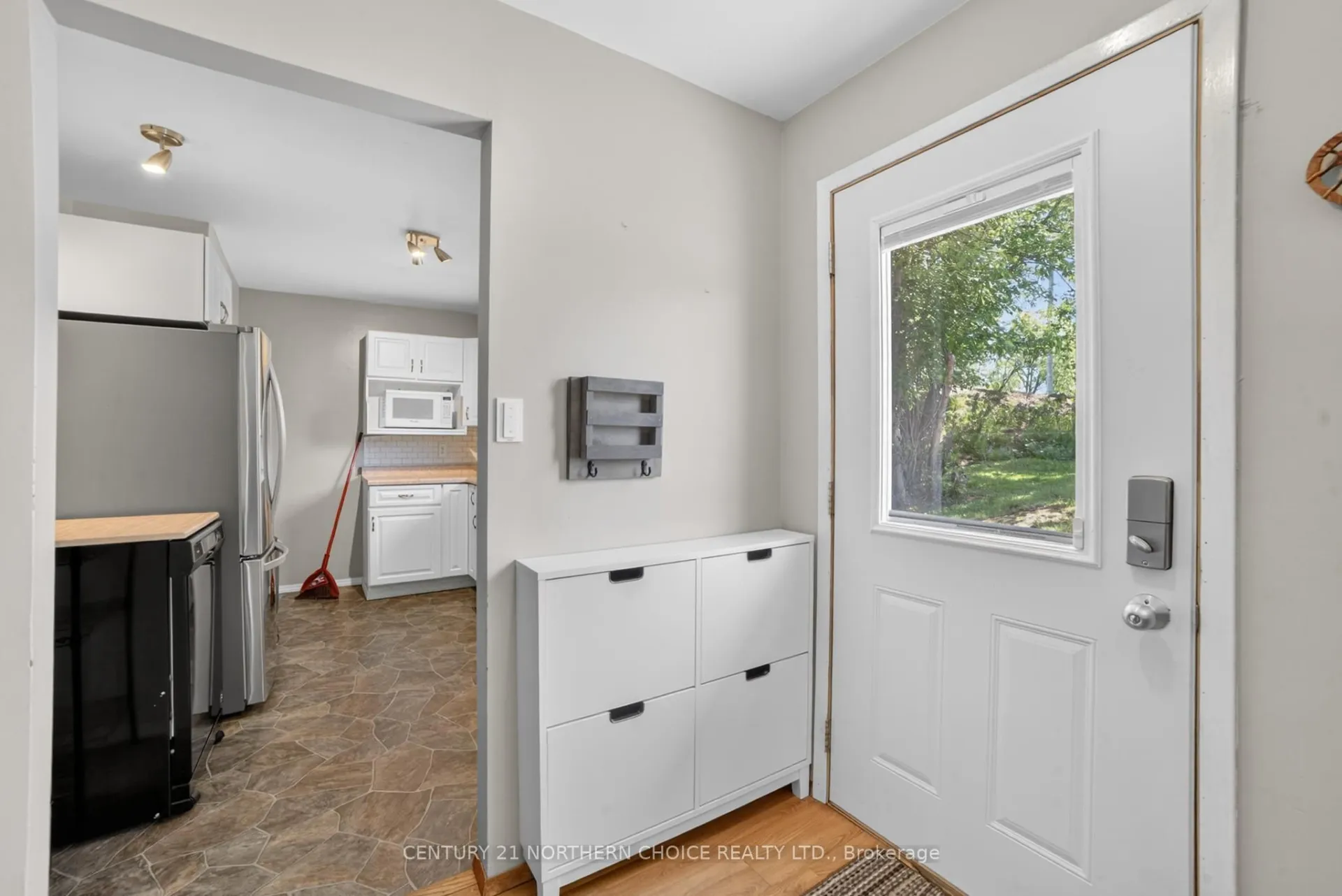 Photo 18 of 306 Fourth Street North, Kenora, North End — HOMEH