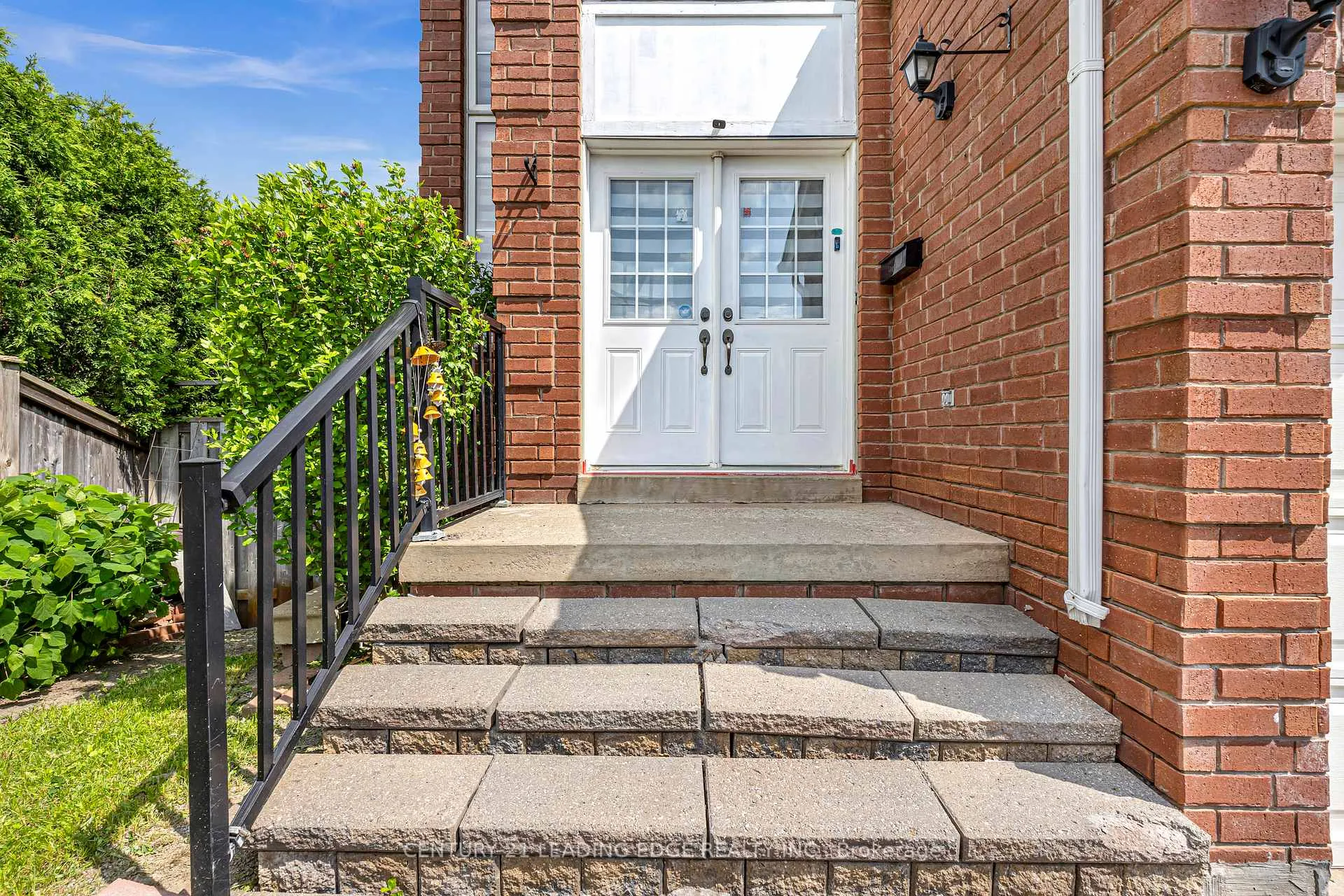 Photo 3 of 40 Ann Louise Crescent, Markham, Cedarwood — HOMEH