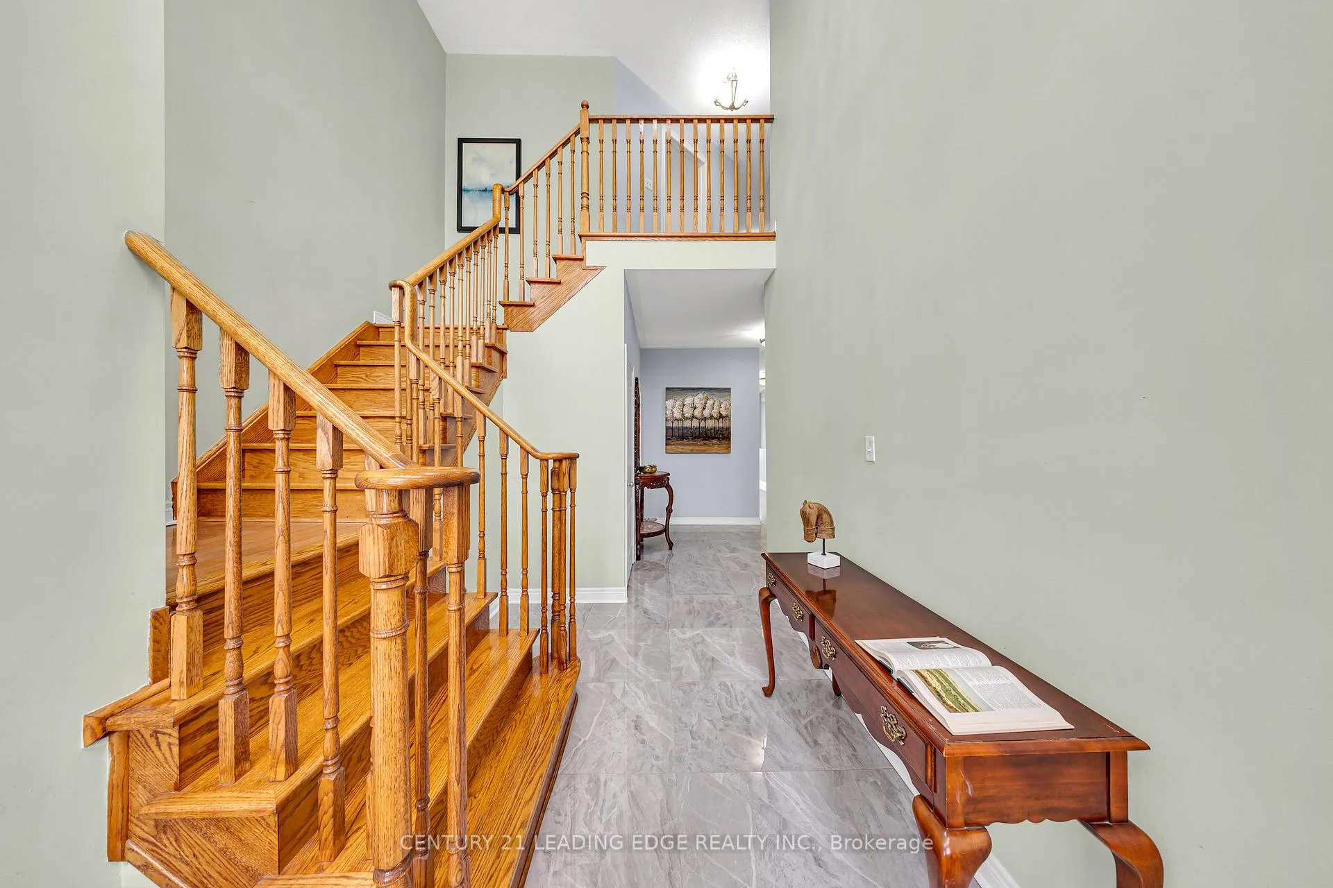 Photo 4 of 40 Ann Louise Crescent, Markham, Cedarwood — HOMEH