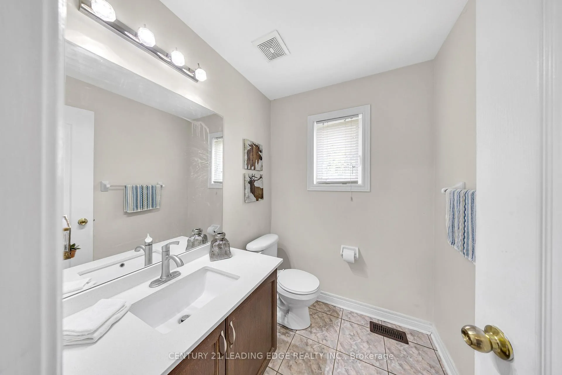 Photo 7 of 40 Ann Louise Crescent, Markham, Cedarwood — HOMEH