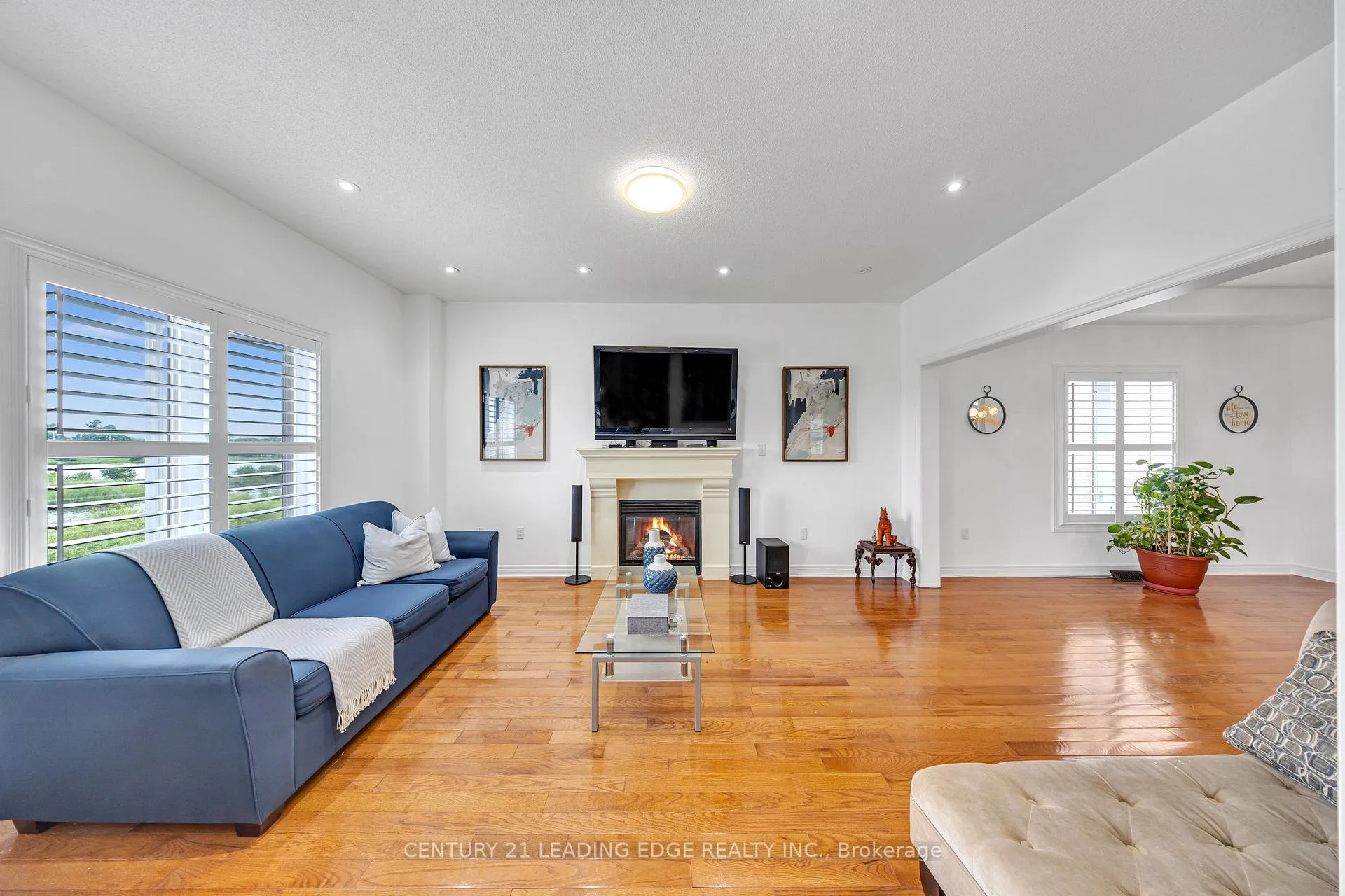 Photo 12 of 40 Ann Louise Crescent, Markham, Cedarwood — HOMEH