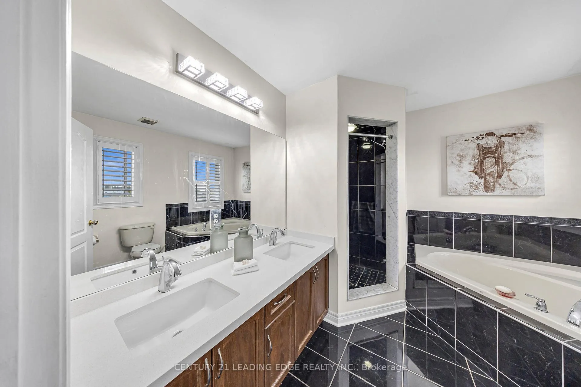 Photo 19 of 40 Ann Louise Crescent, Markham, Cedarwood — HOMEH
