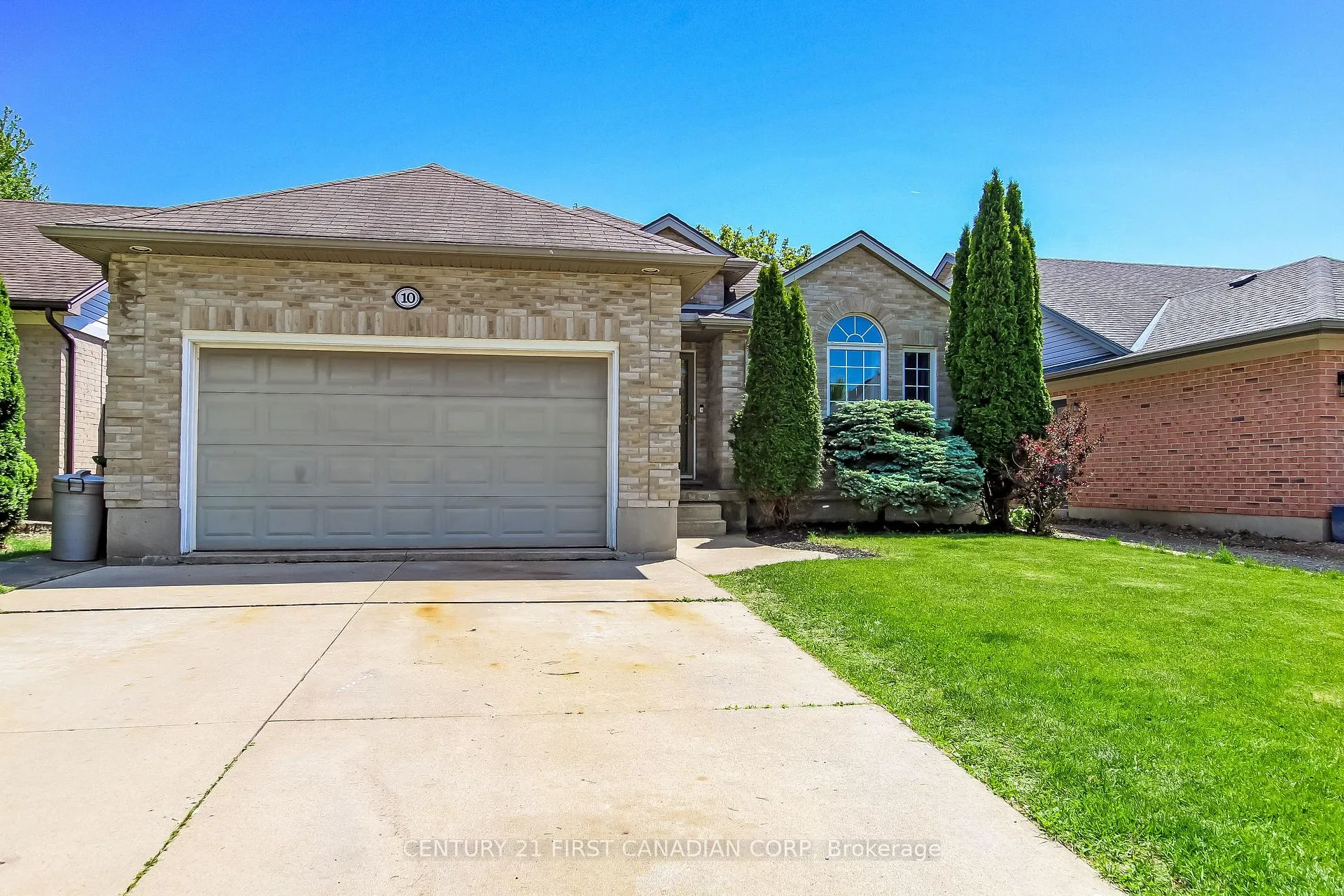 Photo 2 of 10 Steeplechase Court, St. Thomas — HOMEH