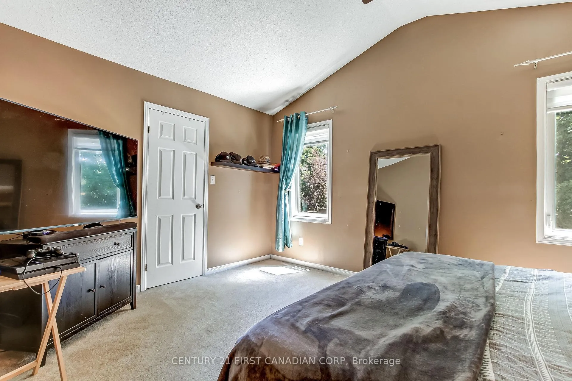 Photo 4 of 10 Steeplechase Court, St. Thomas — HOMEH