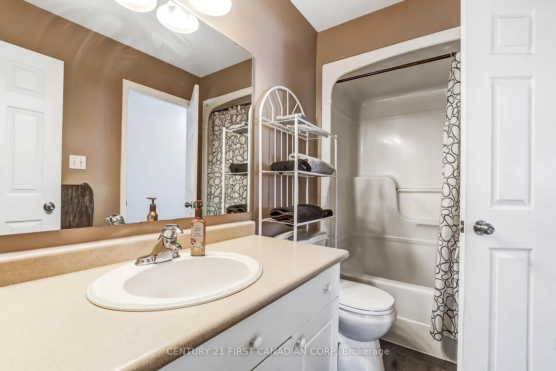 Photo 5 of 10 Steeplechase Court, St. Thomas — HOMEH