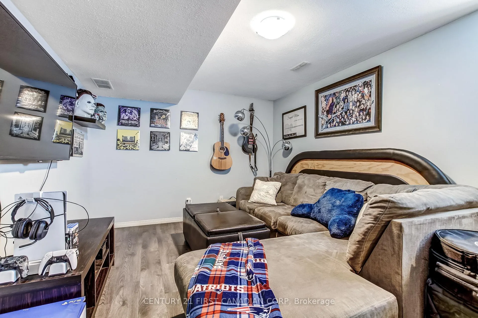 Photo 12 of 10 Steeplechase Court, St. Thomas — HOMEH