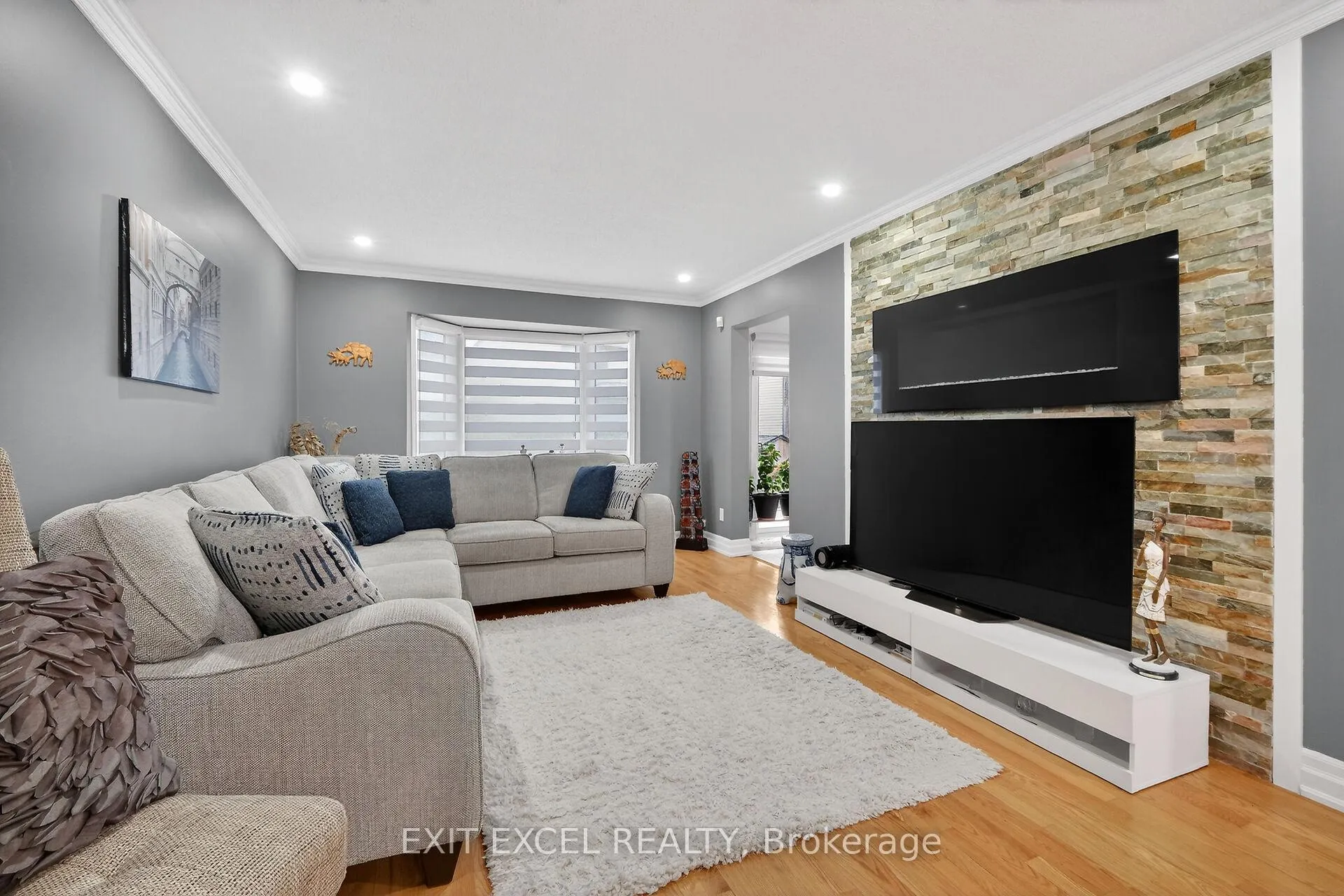 Photo 9 of 58 Fireside Crescent, Ottawa, Hunt Club Park/Greenboro — HOMEH