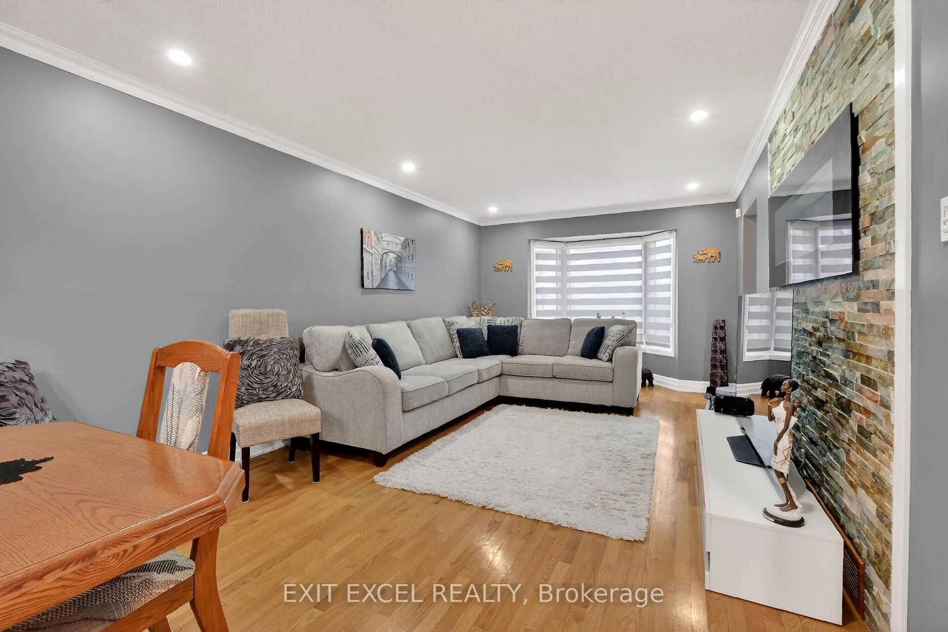 Photo 10 of 58 Fireside Crescent, Ottawa, Hunt Club Park/Greenboro — HOMEH