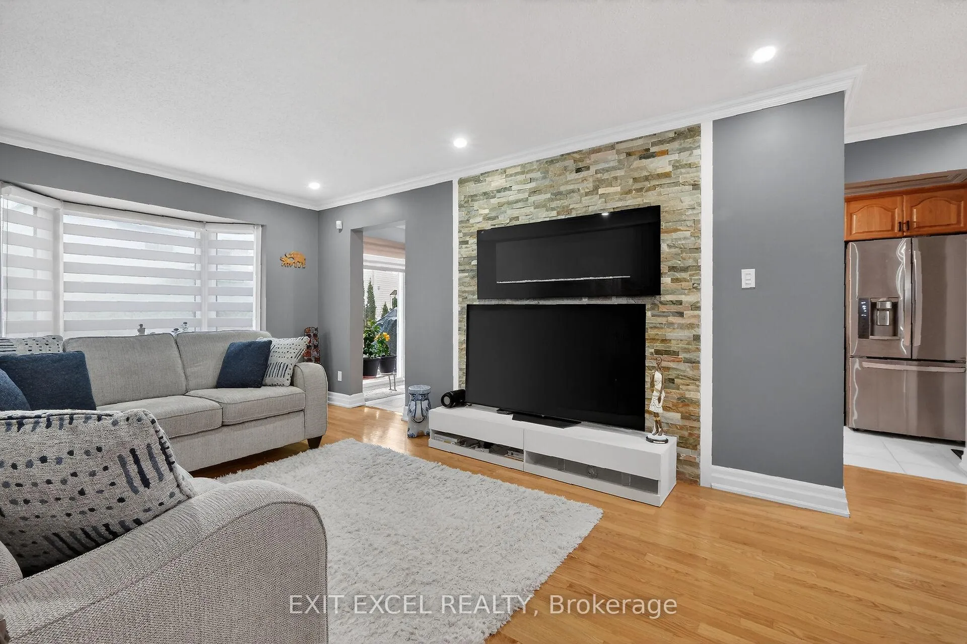Photo 11 of 58 Fireside Crescent, Ottawa, Hunt Club Park/Greenboro — HOMEH