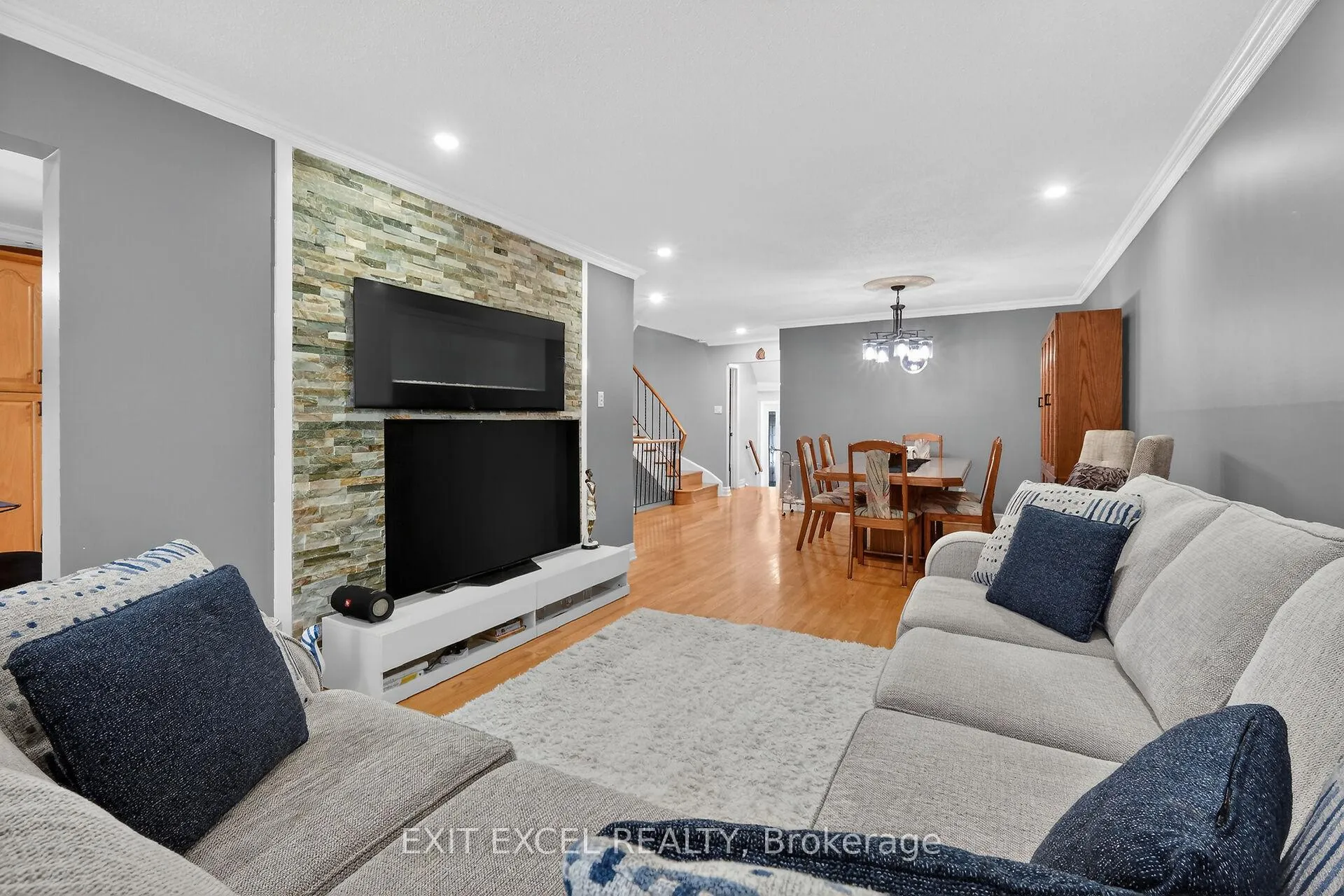 Photo 12 of 58 Fireside Crescent, Ottawa, Hunt Club Park/Greenboro — HOMEH