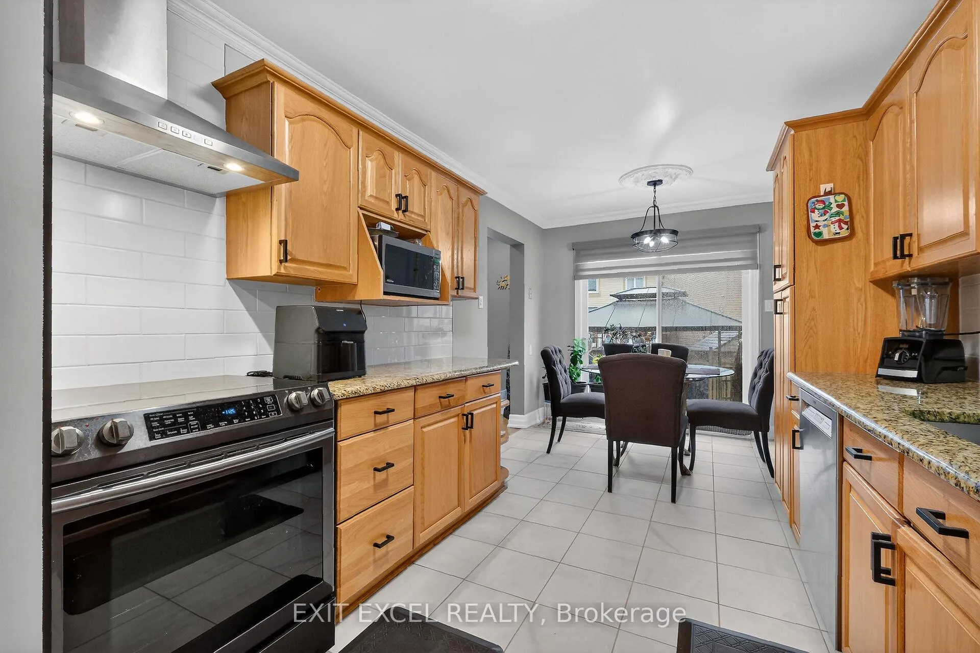 Photo 14 of 58 Fireside Crescent, Ottawa, Hunt Club Park/Greenboro — HOMEH