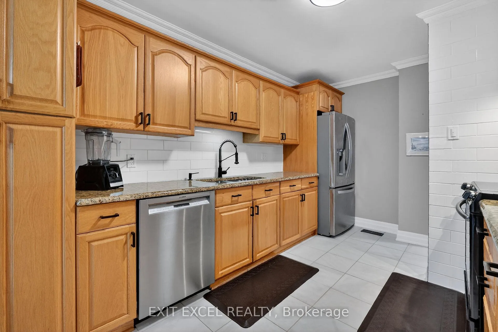 Photo 17 of 58 Fireside Crescent, Ottawa, Hunt Club Park/Greenboro — HOMEH