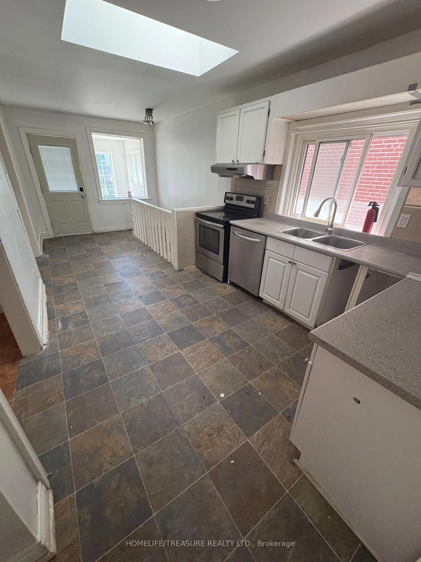 Photo 4 of 58 Roxaline Street, Etobicoke, Humber Heights — HOMEH