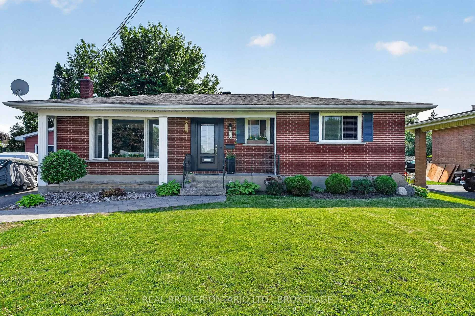 Photo 1 of 821 Haldimand Crescent, Cornwall — HOMEH