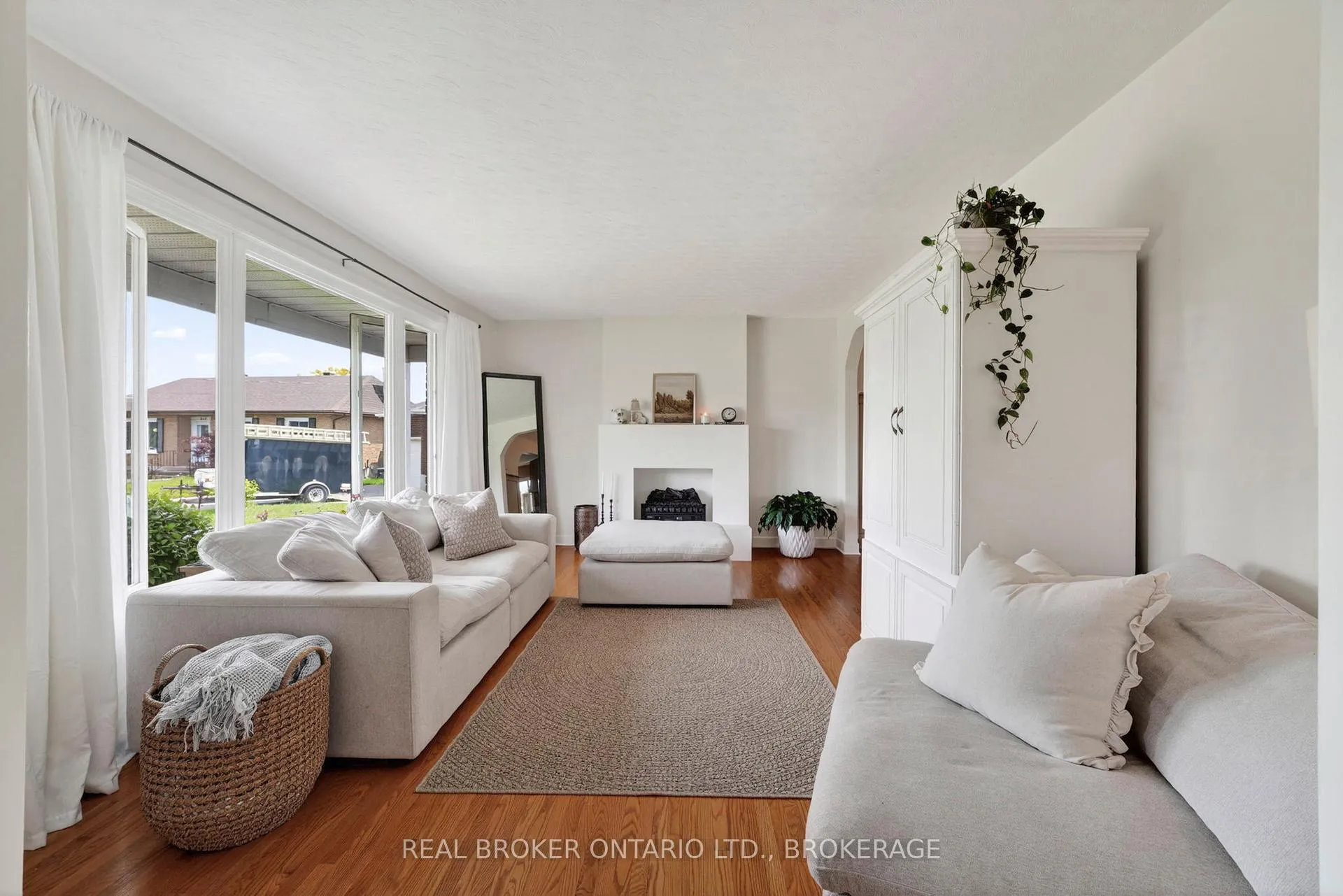 Photo 5 of 821 Haldimand Crescent, Cornwall — HOMEH