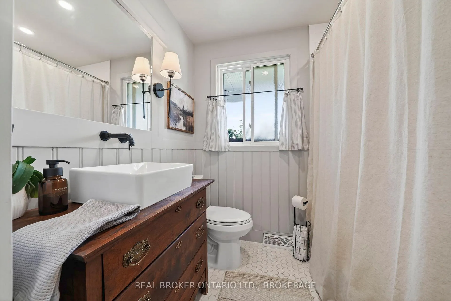 Photo 17 of 821 Haldimand Crescent, Cornwall — HOMEH
