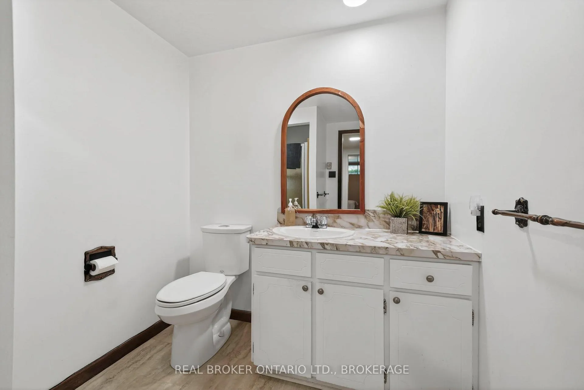 Photo 31 of 821 Haldimand Crescent, Cornwall — HOMEH