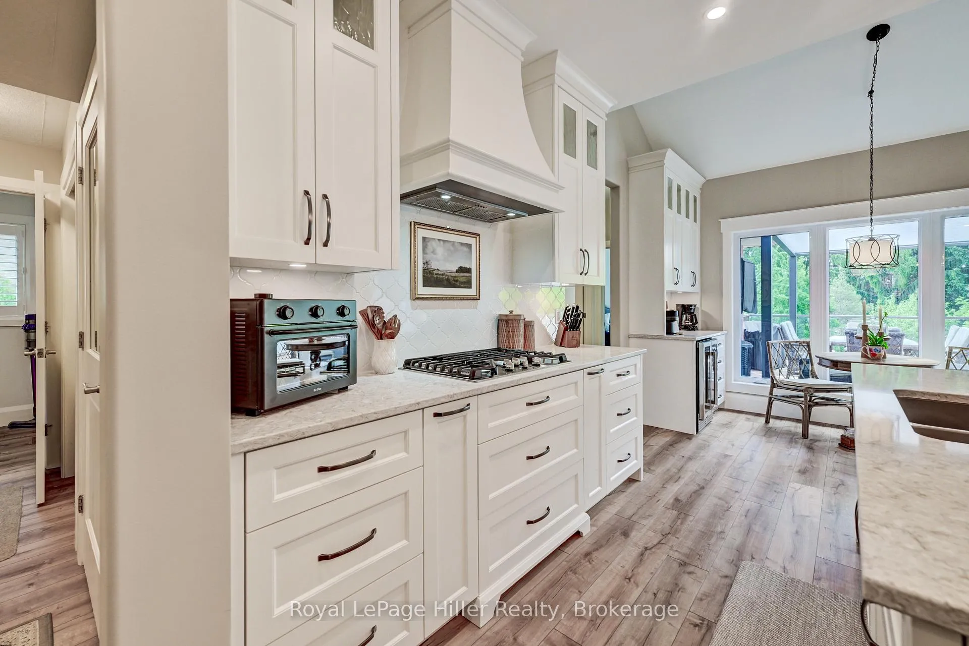 Photo 10 of 95 Sir Adam Beck Road, Stratford — HOMEH