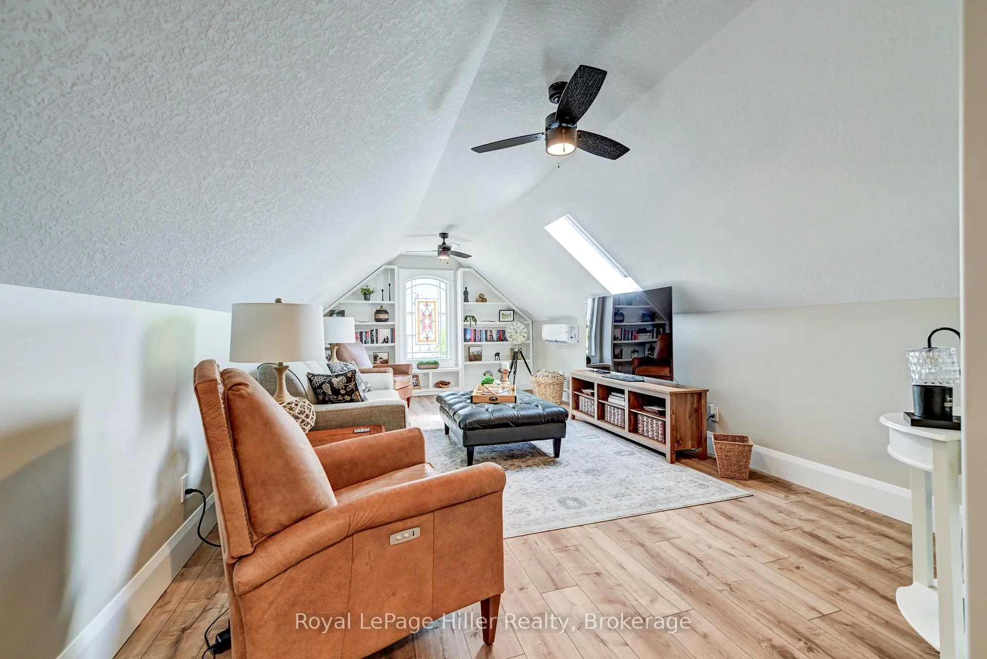 Photo 18 of 95 Sir Adam Beck Road, Stratford — HOMEH