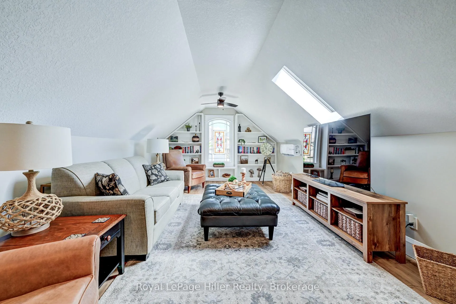 Photo 19 of 95 Sir Adam Beck Road, Stratford — HOMEH