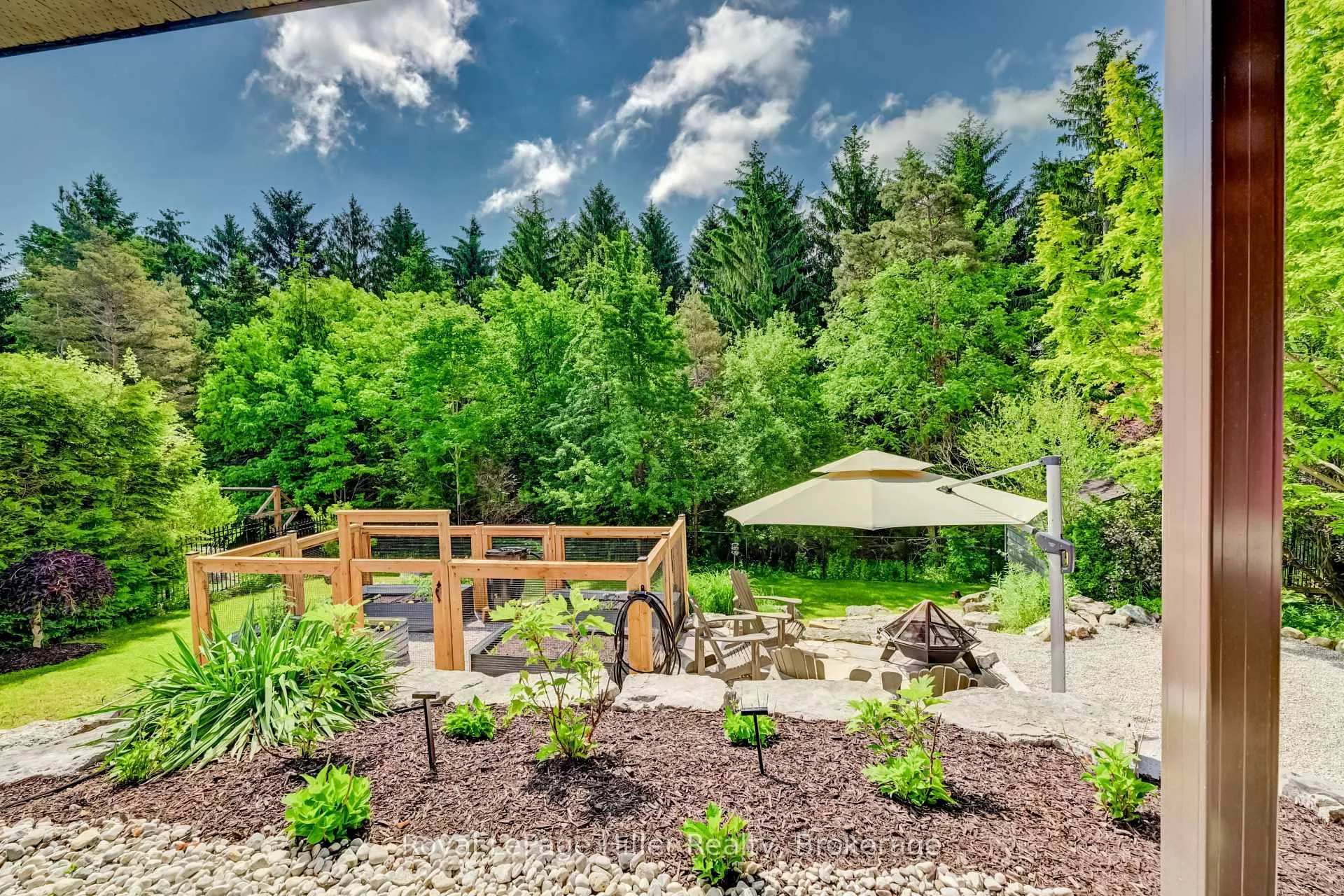 Photo 39 of 95 Sir Adam Beck Road, Stratford — HOMEH
