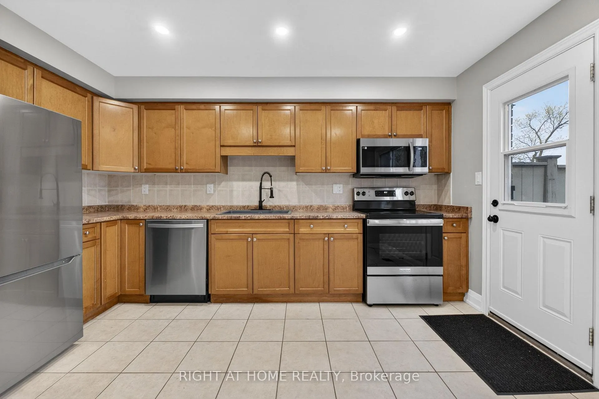 Photo 8 of 65 Woodman Drive S, Hamilton, Corman — HOMEH