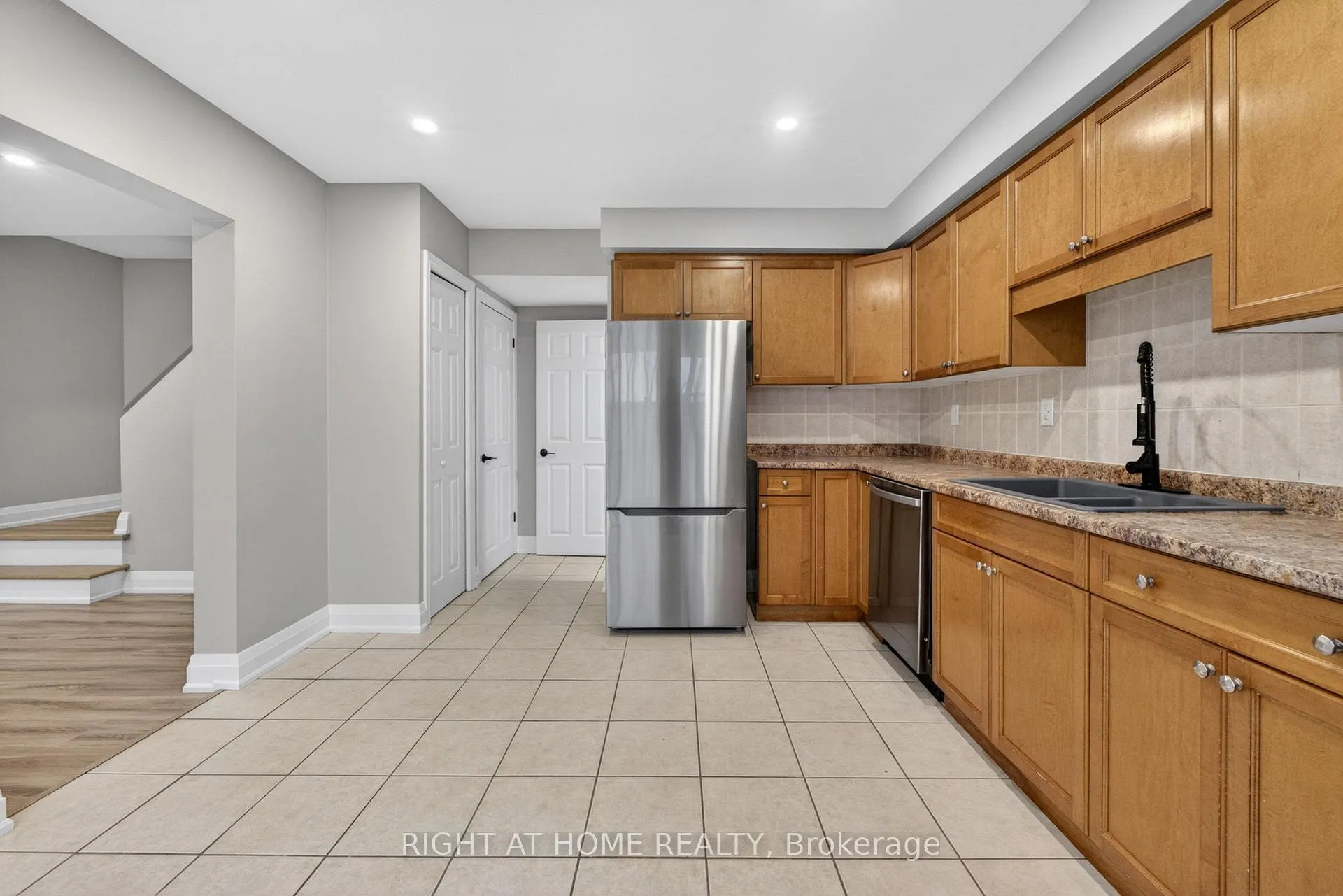 Photo 10 of 65 Woodman Drive S, Hamilton, Corman — HOMEH
