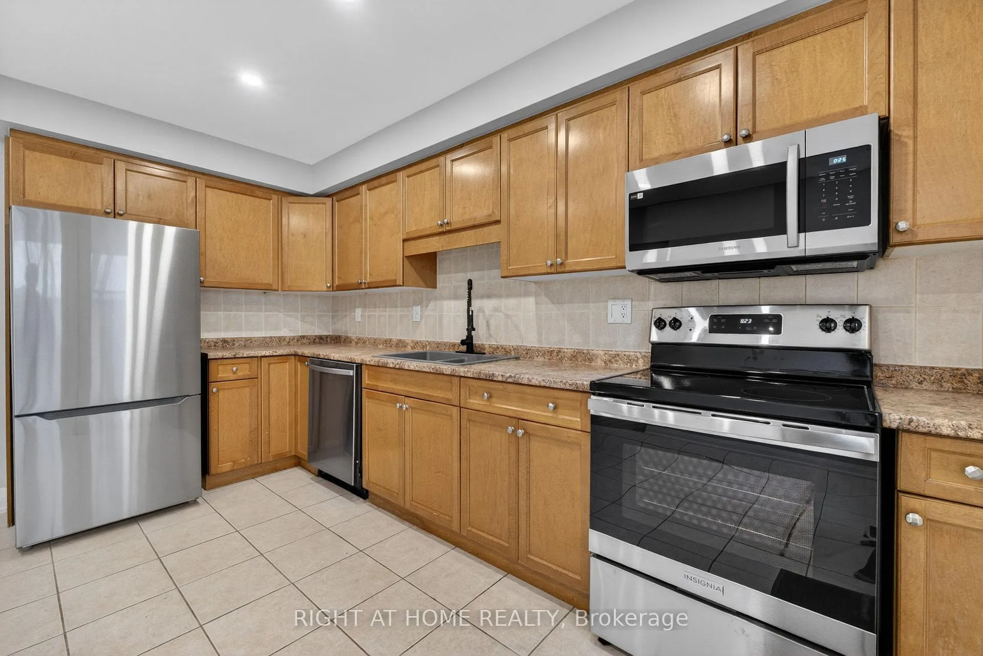 Photo 11 of 65 Woodman Drive S, Hamilton, Corman — HOMEH