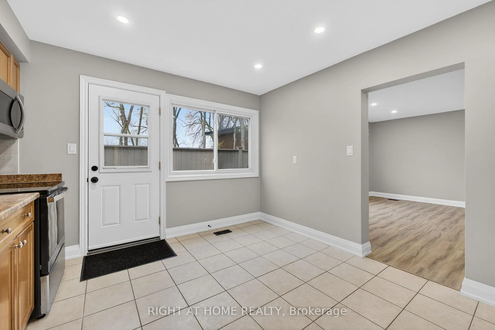 Photo 12 of 65 Woodman Drive S, Hamilton, Corman — HOMEH