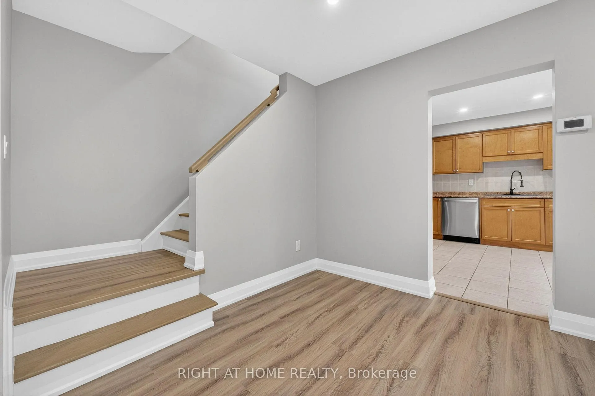 Photo 14 of 65 Woodman Drive S, Hamilton, Corman — HOMEH