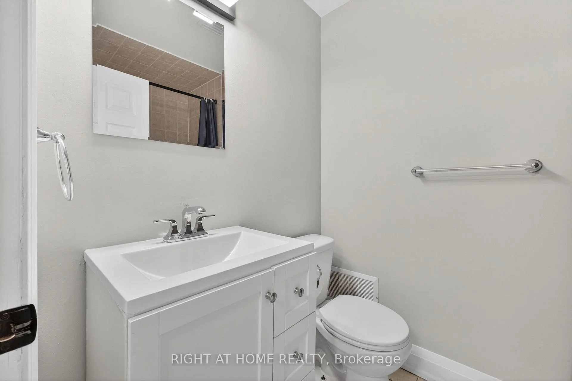Photo 15 of 65 Woodman Drive S, Hamilton, Corman — HOMEH