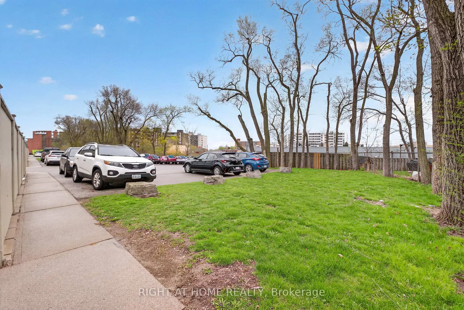 Photo 43 of 65 Woodman Drive S, Hamilton, Corman — HOMEH