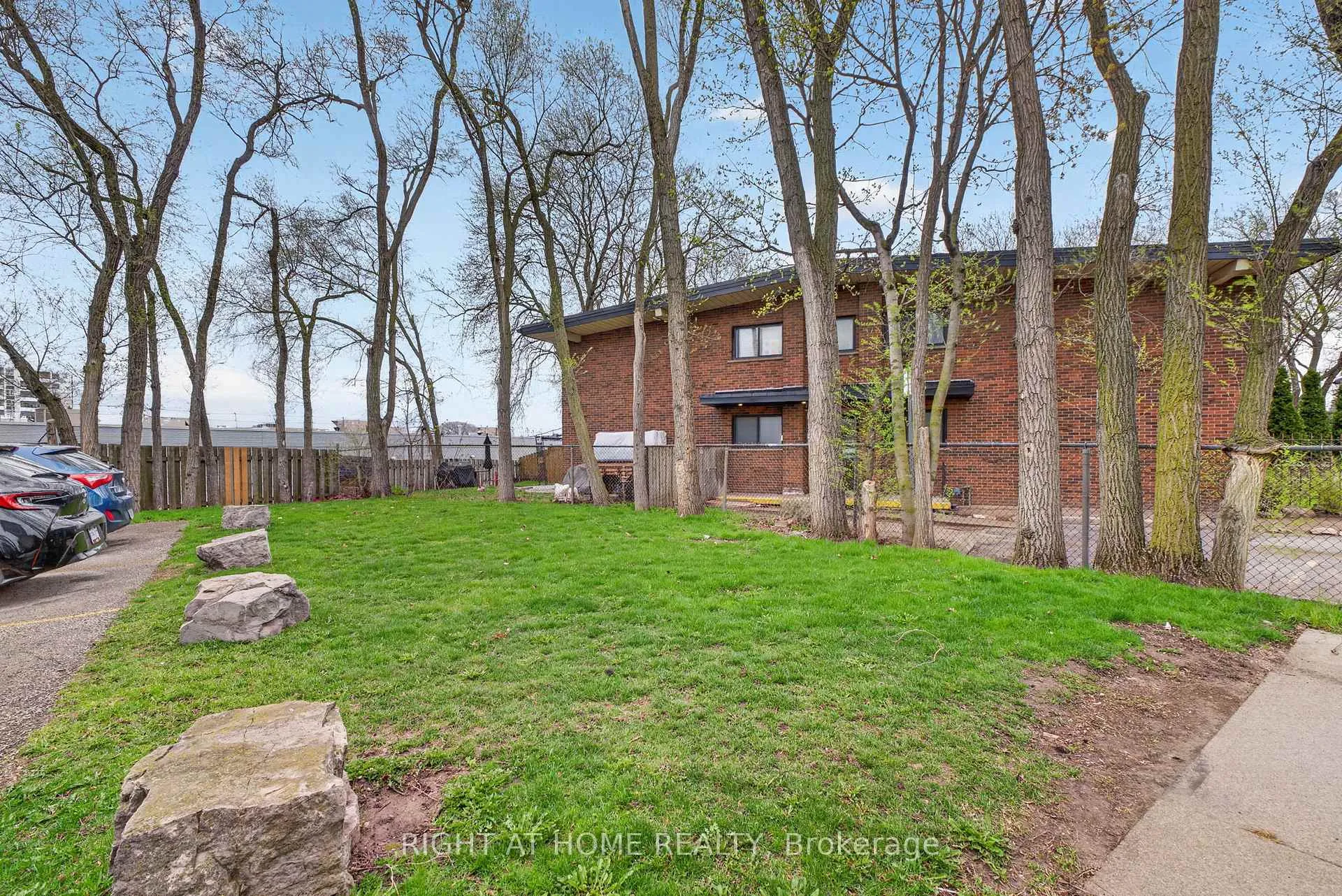 Photo 44 of 65 Woodman Drive S, Hamilton, Corman — HOMEH