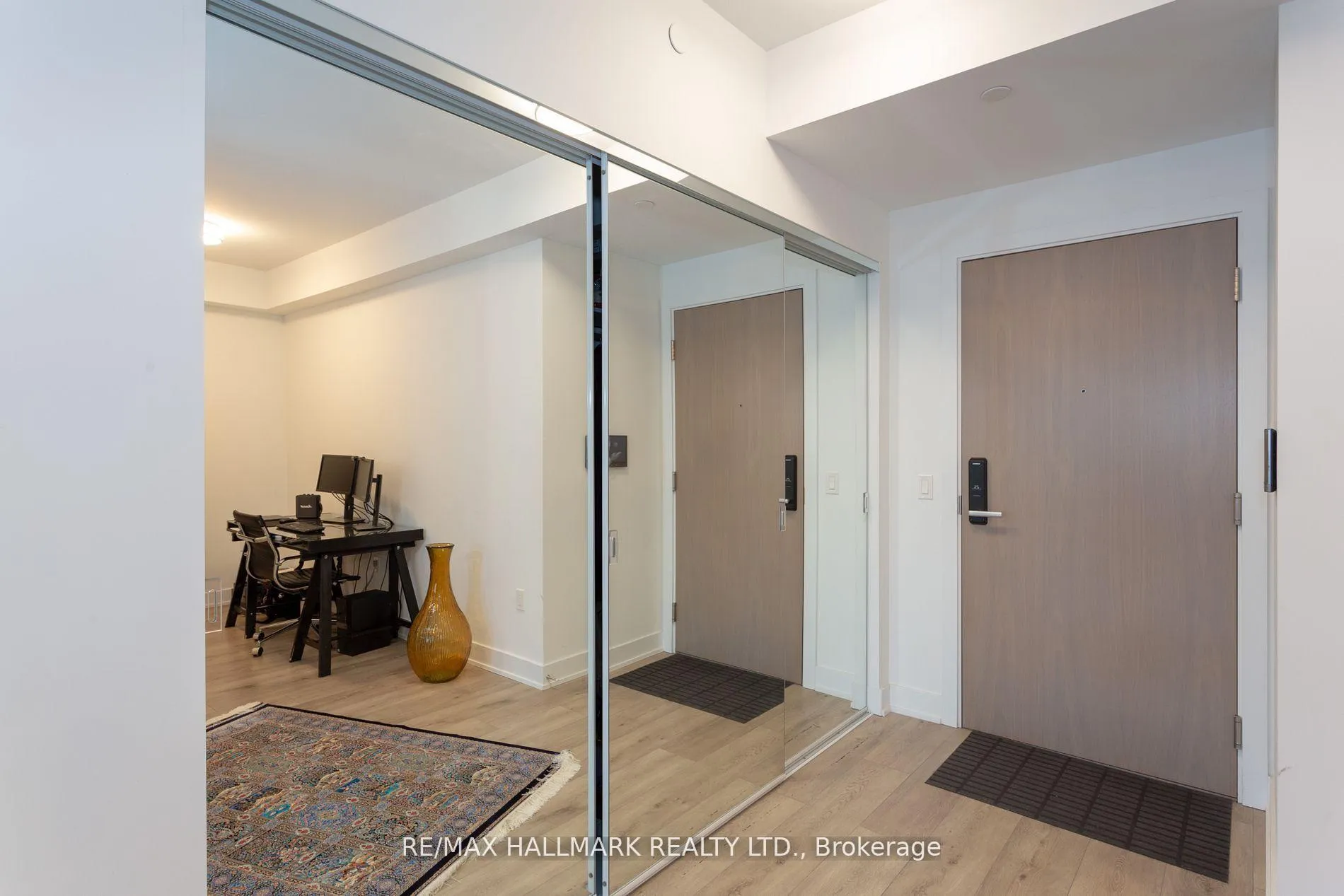 Photo 3 of Unit 2109, 575 Bloor Street E, Toronto, North St. James Town — HOMEH