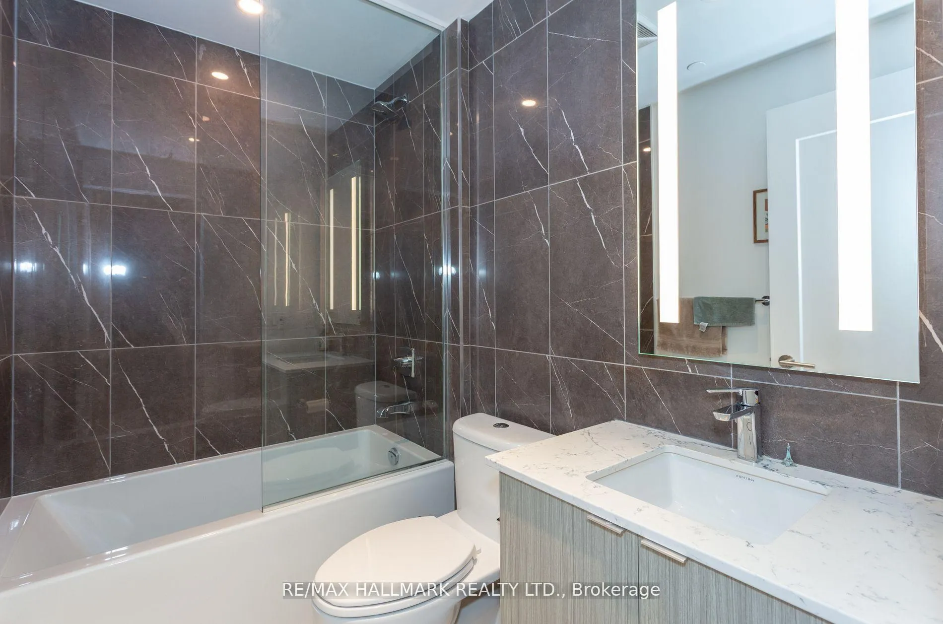 Photo 10 of Unit 2109, 575 Bloor Street E, Toronto, North St. James Town — HOMEH