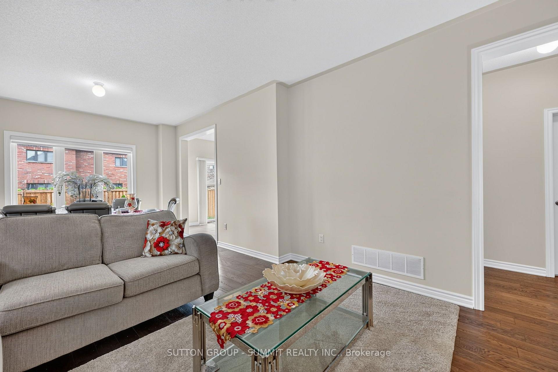 Photo 15 of 19 Jardine Street, Brock, Beaverton — HOMEH